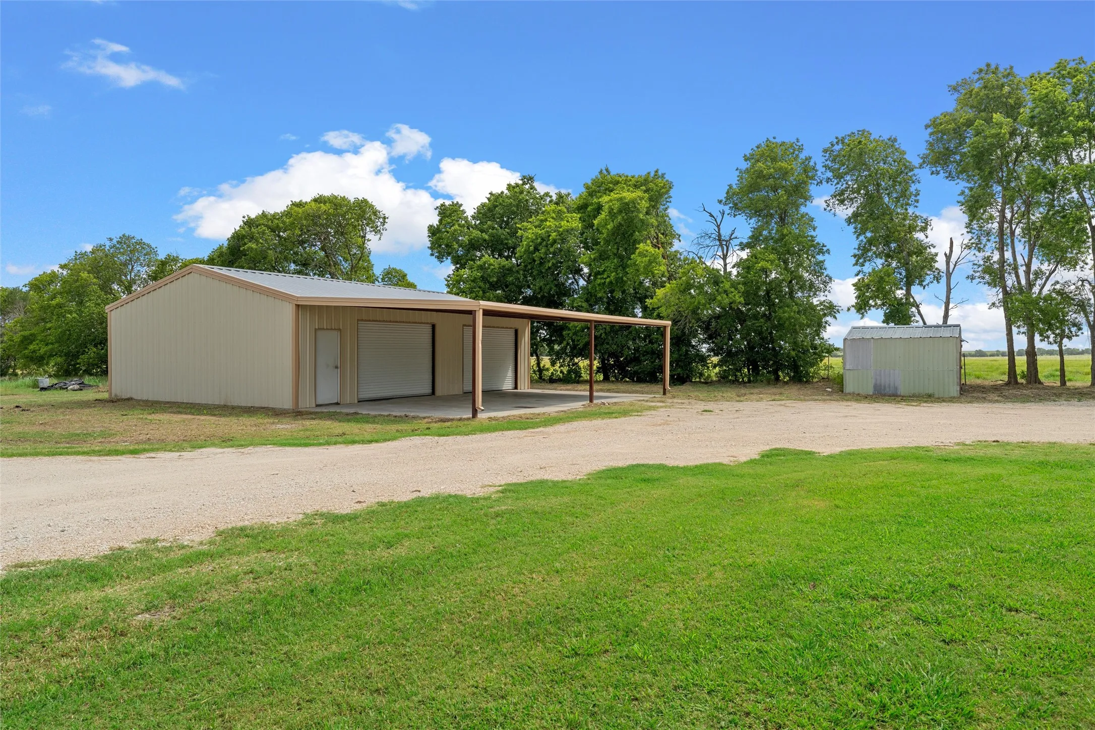 Single Family Residence For Sale in Mc Lennan County , 4381 County Line Parkway, Mart, Texas 76664, 3 Bedroom, 2 Bathroom, 2 Garage spaces, 1,902 Sqft, built in 1992, mls#21310395, Real Estate Agent in Mart, Homes For Sale in Mc Lennan county, Homes For Sale in Mart, Realtor in Mart Texas, Real Estate Brokerage Independent Realty Texas, Luminita Cordes Realtor