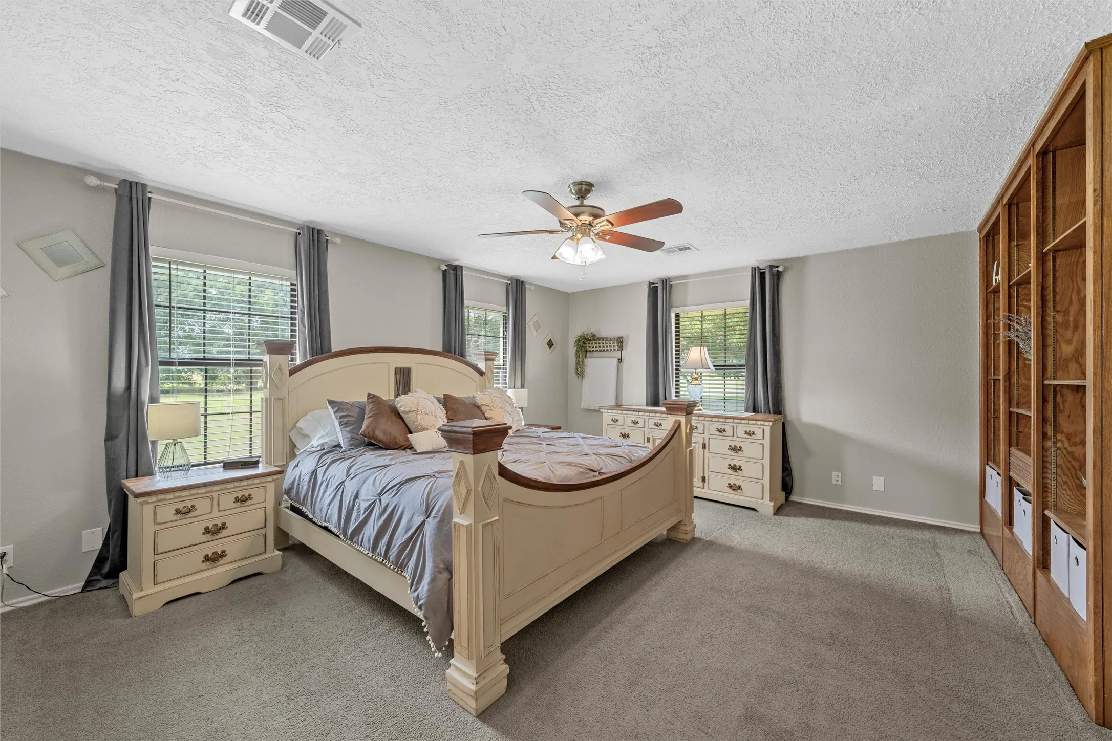 Spacious room featuring neutral carpeting and light gray walls