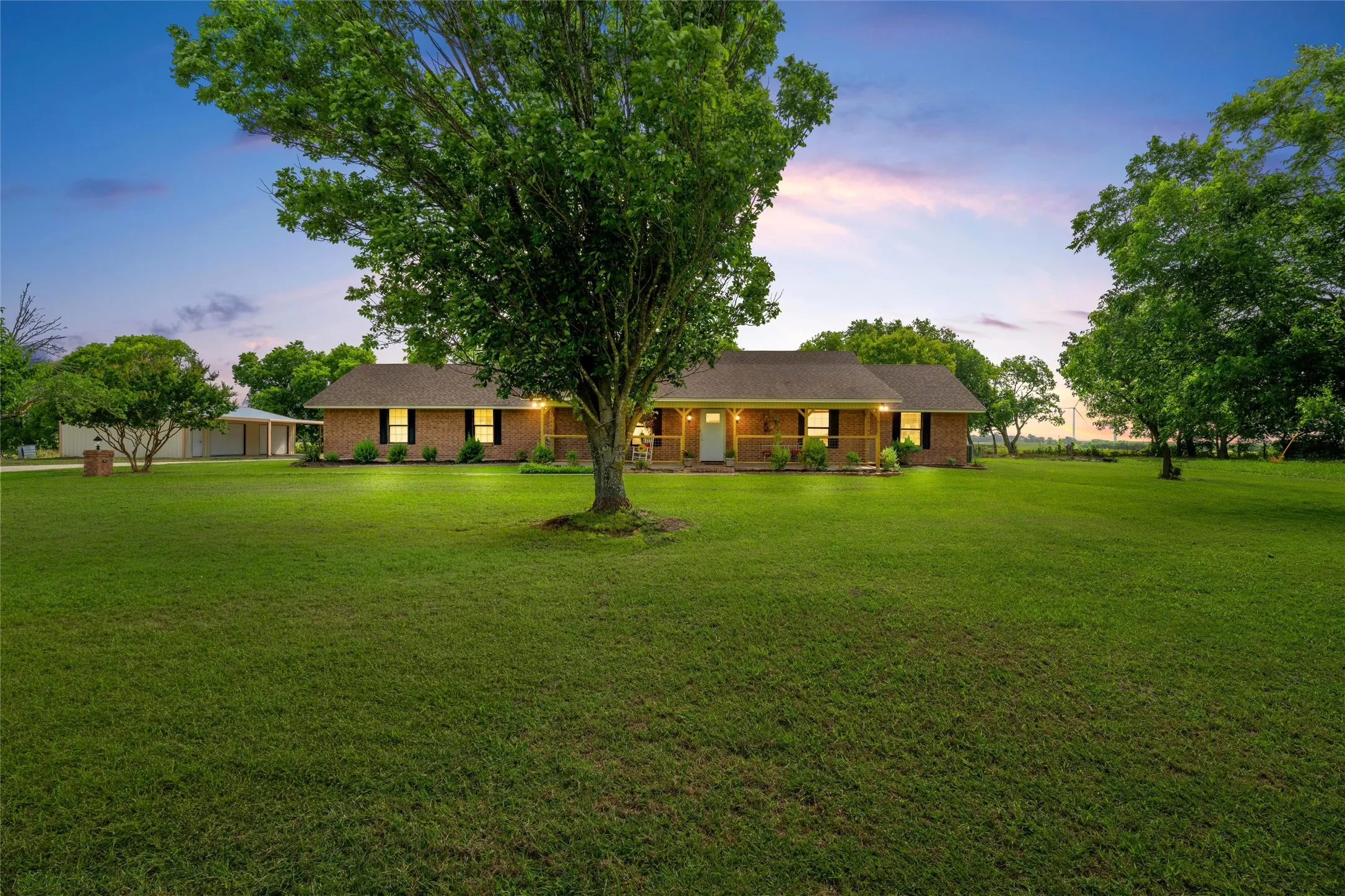 Single Family Residence For Sale in Mc Lennan County , 4381 County Line Parkway, Mart, Texas 76664, 3 Bedroom, 2 Bathroom, 2 Garage spaces, 1,902 Sqft, built in 1992, mls#21310395, Real Estate Agent in Mart, Homes For Sale in Mc Lennan county, Homes For Sale in Mart, Realtor in Mart Texas, Real Estate Brokerage Independent Realty Texas, Luminita Cordes Realtor