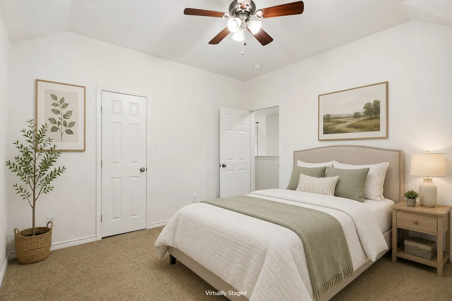 2nd floor bedroom, great for guests, the kids, or an office