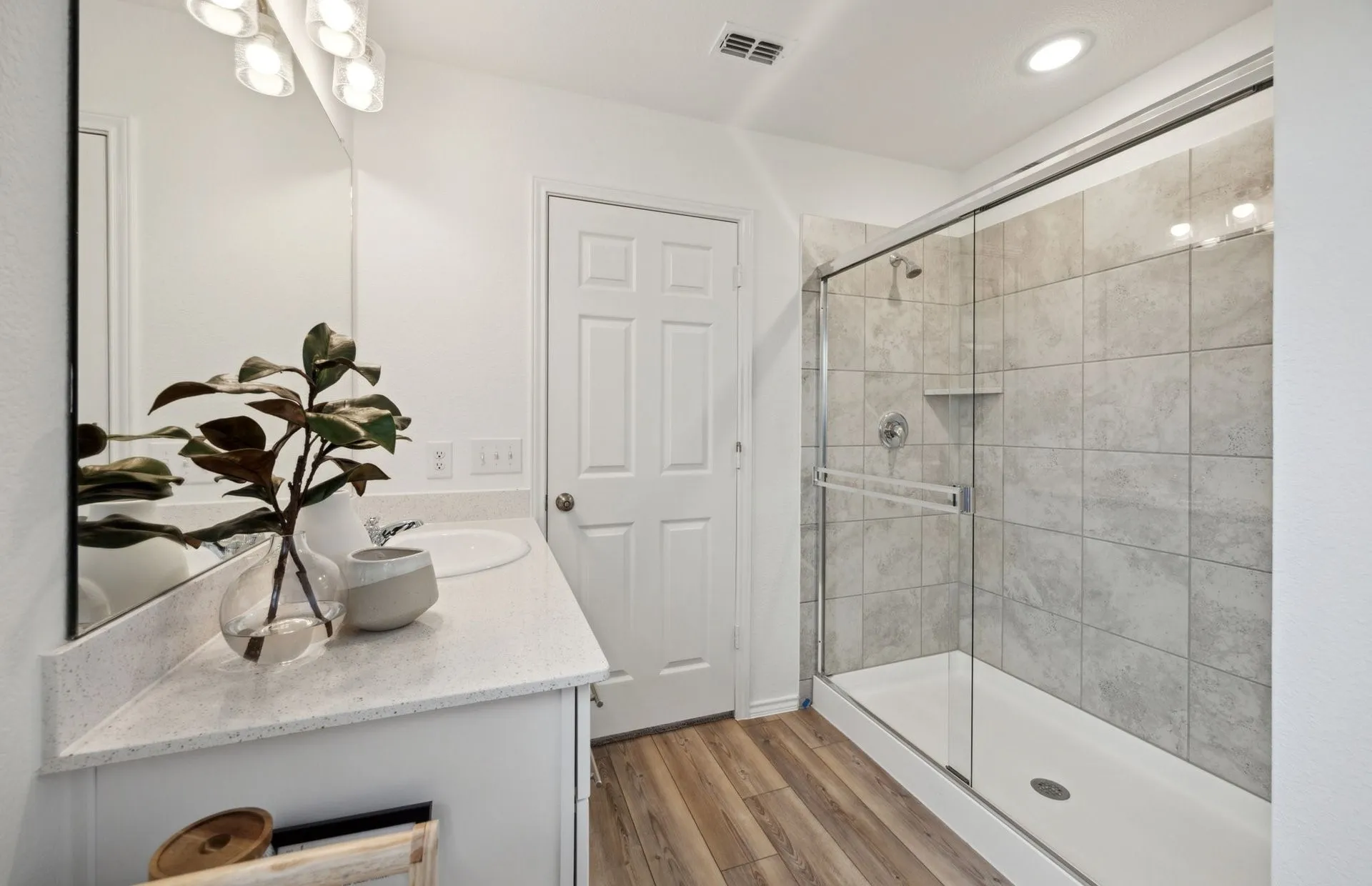 *Model Representation - Owner's private bath