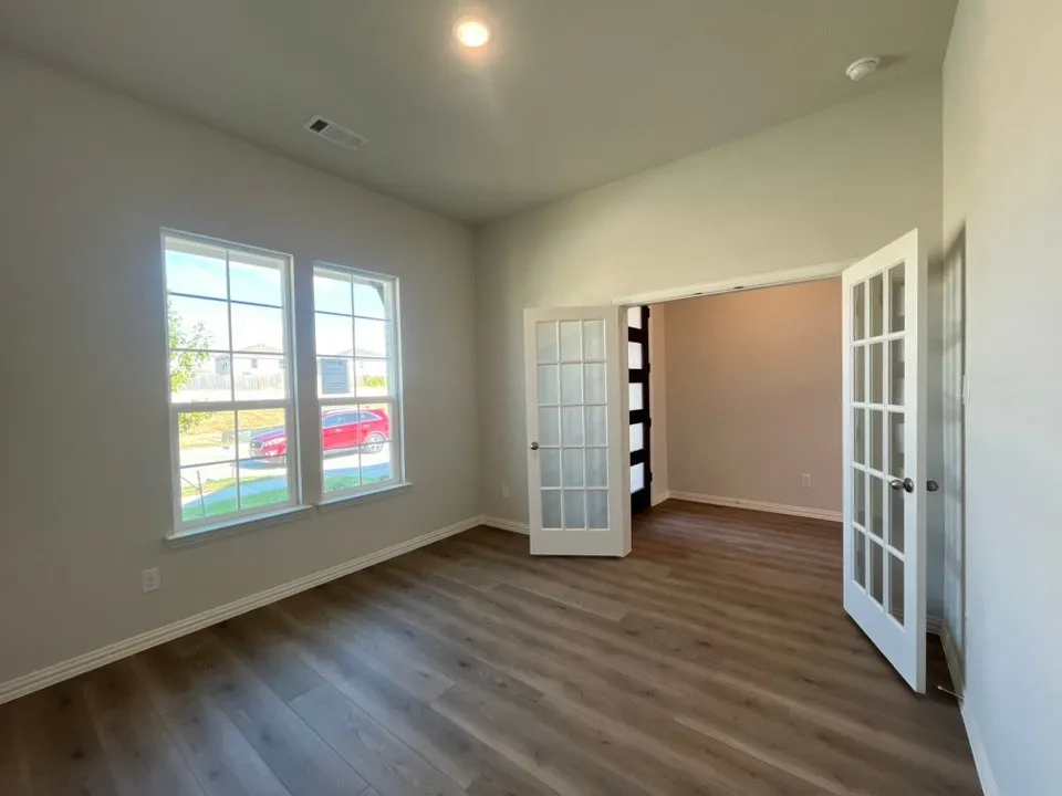 Vaulted ceiling with recessed lighting