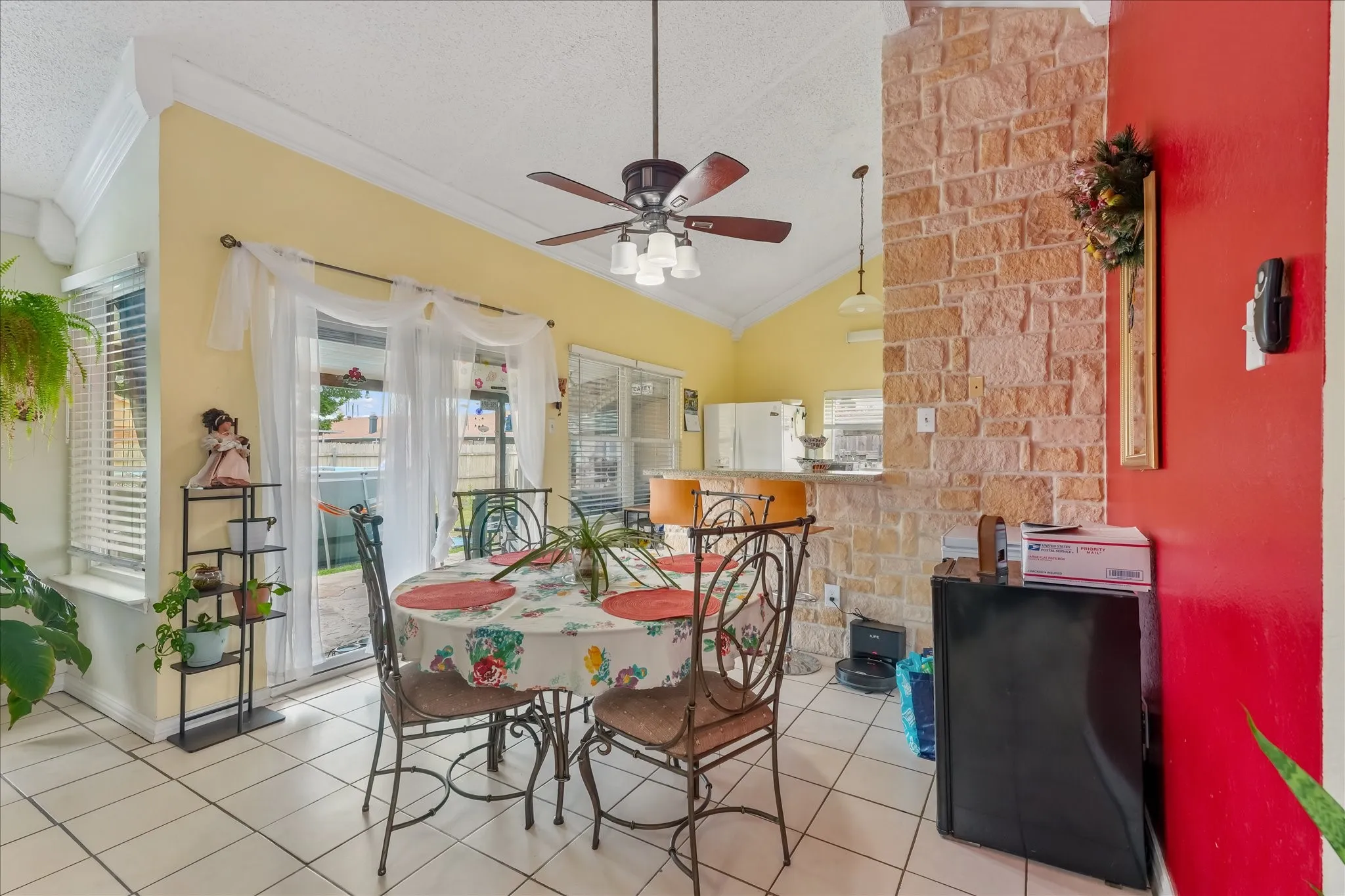 Single Family Residence For Sale in Dallas County , 3030 Meadow Creek Court, Grand Prairie, Texas 75052, 3 Bedroom, 2 Bathroom, 2 Garage spaces, 1,451 Sqft, built in 1983, mls#21312614, Real Estate Agent in Grand Prairie, Homes For Sale in Dallas county, Homes For Sale in Grand Prairie, Realtor in Grand Prairie Texas, Real Estate Brokerage Independent Realty Texas, Luminita Cordes Realtor