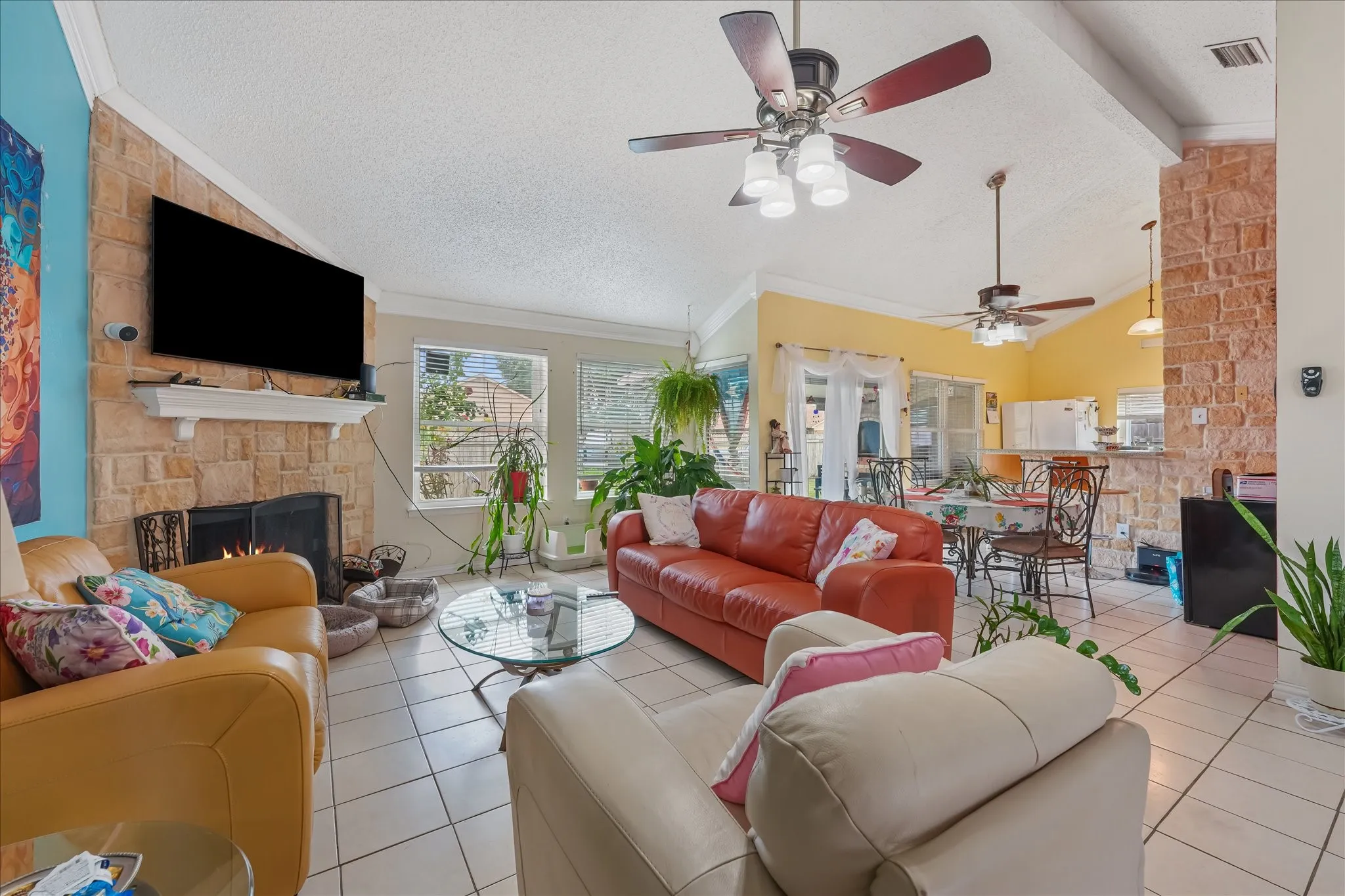 Single Family Residence For Sale in Dallas County , 3030 Meadow Creek Court, Grand Prairie, Texas 75052, 3 Bedroom, 2 Bathroom, 2 Garage spaces, 1,451 Sqft, built in 1983, mls#21312614, Real Estate Agent in Grand Prairie, Homes For Sale in Dallas county, Homes For Sale in Grand Prairie, Realtor in Grand Prairie Texas, Real Estate Brokerage Independent Realty Texas, Luminita Cordes Realtor