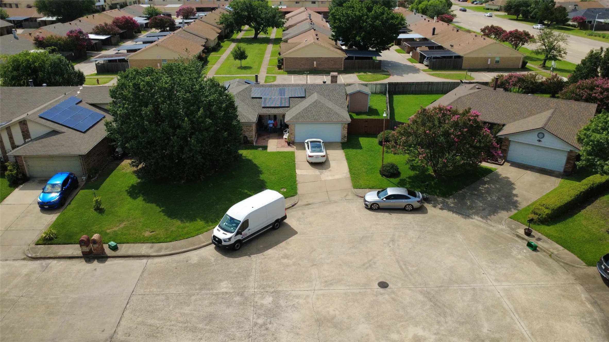 Single Family Residence For Sale in Dallas County , 3030 Meadow Creek Court, Grand Prairie, Texas 75052, 3 Bedroom, 2 Bathroom, 2 Garage spaces, 1,451 Sqft, built in 1983, mls#21312614, Real Estate Agent in Grand Prairie, Homes For Sale in Dallas county, Homes For Sale in Grand Prairie, Realtor in Grand Prairie Texas, Real Estate Brokerage Independent Realty Texas, Luminita Cordes Realtor
