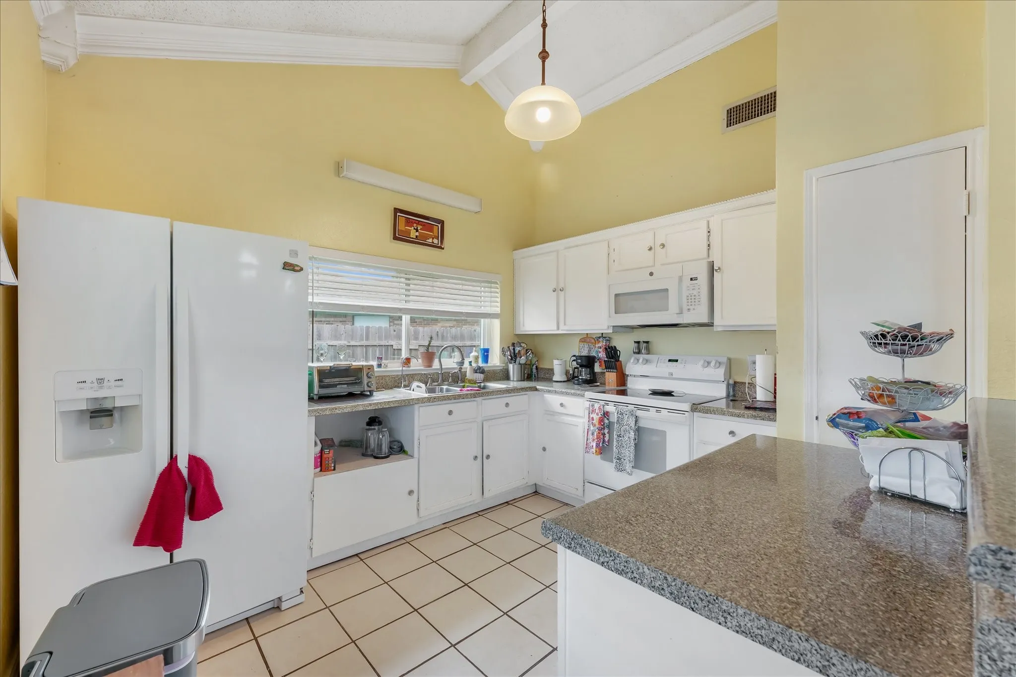 Single Family Residence For Sale in Dallas County , 3030 Meadow Creek Court, Grand Prairie, Texas 75052, 3 Bedroom, 2 Bathroom, 2 Garage spaces, 1,451 Sqft, built in 1983, mls#21312614, Real Estate Agent in Grand Prairie, Homes For Sale in Dallas county, Homes For Sale in Grand Prairie, Realtor in Grand Prairie Texas, Real Estate Brokerage Independent Realty Texas, Luminita Cordes Realtor