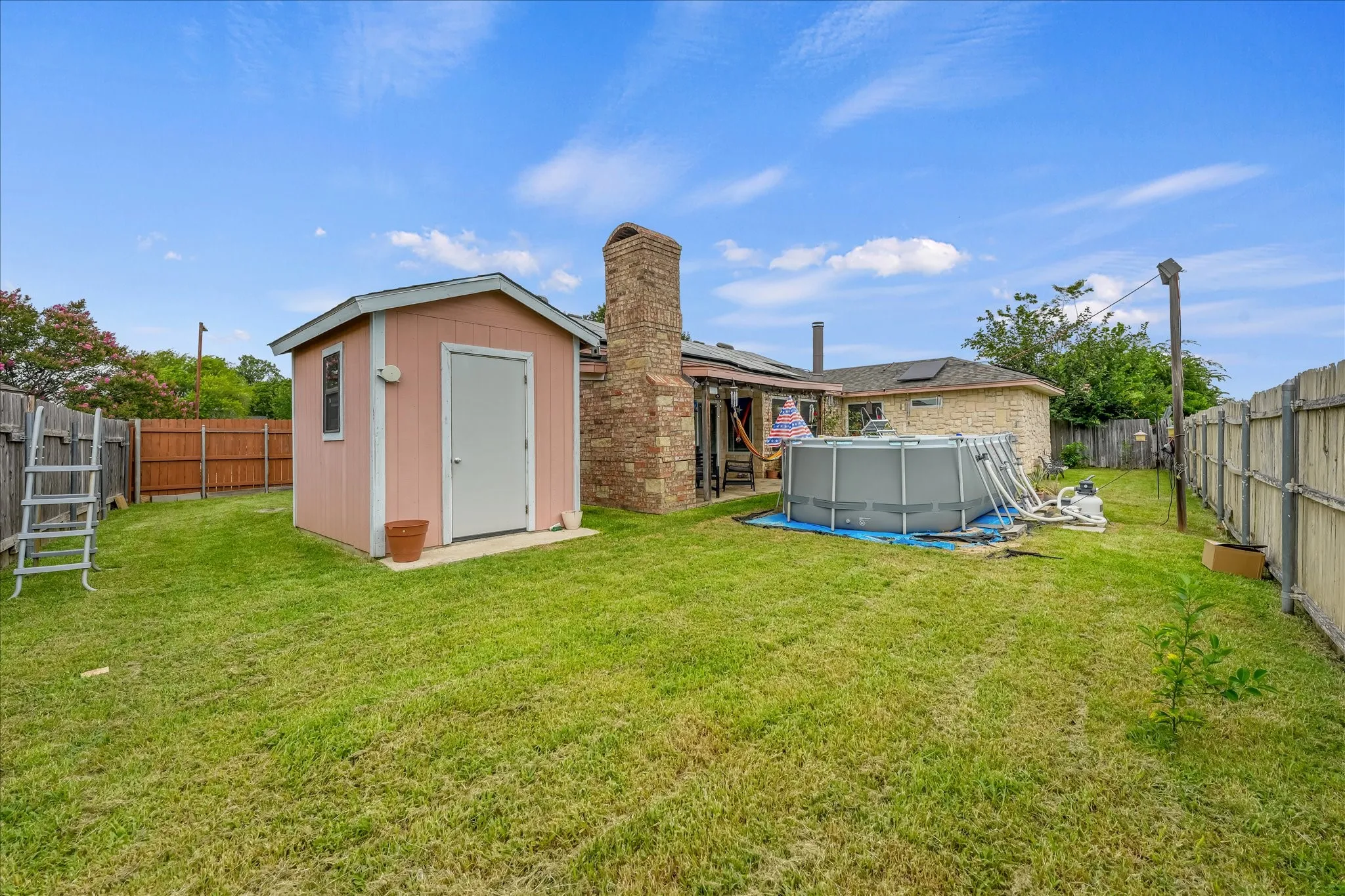 Single Family Residence For Sale in Dallas County , 3030 Meadow Creek Court, Grand Prairie, Texas 75052, 3 Bedroom, 2 Bathroom, 2 Garage spaces, 1,451 Sqft, built in 1983, mls#21312614, Real Estate Agent in Grand Prairie, Homes For Sale in Dallas county, Homes For Sale in Grand Prairie, Realtor in Grand Prairie Texas, Real Estate Brokerage Independent Realty Texas, Luminita Cordes Realtor