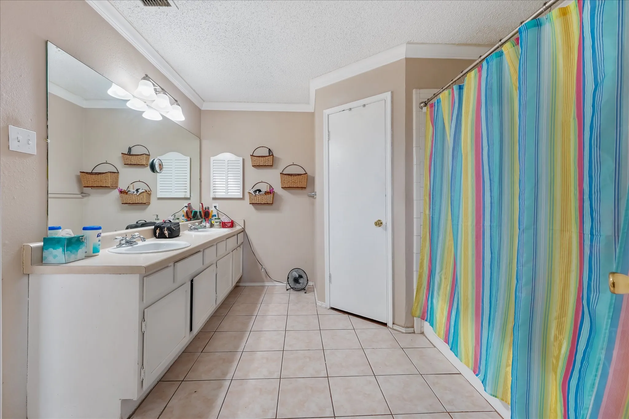 Single Family Residence For Sale in Dallas County , 3030 Meadow Creek Court, Grand Prairie, Texas 75052, 3 Bedroom, 2 Bathroom, 2 Garage spaces, 1,451 Sqft, built in 1983, mls#21312614, Real Estate Agent in Grand Prairie, Homes For Sale in Dallas county, Homes For Sale in Grand Prairie, Realtor in Grand Prairie Texas, Real Estate Brokerage Independent Realty Texas, Luminita Cordes Realtor
