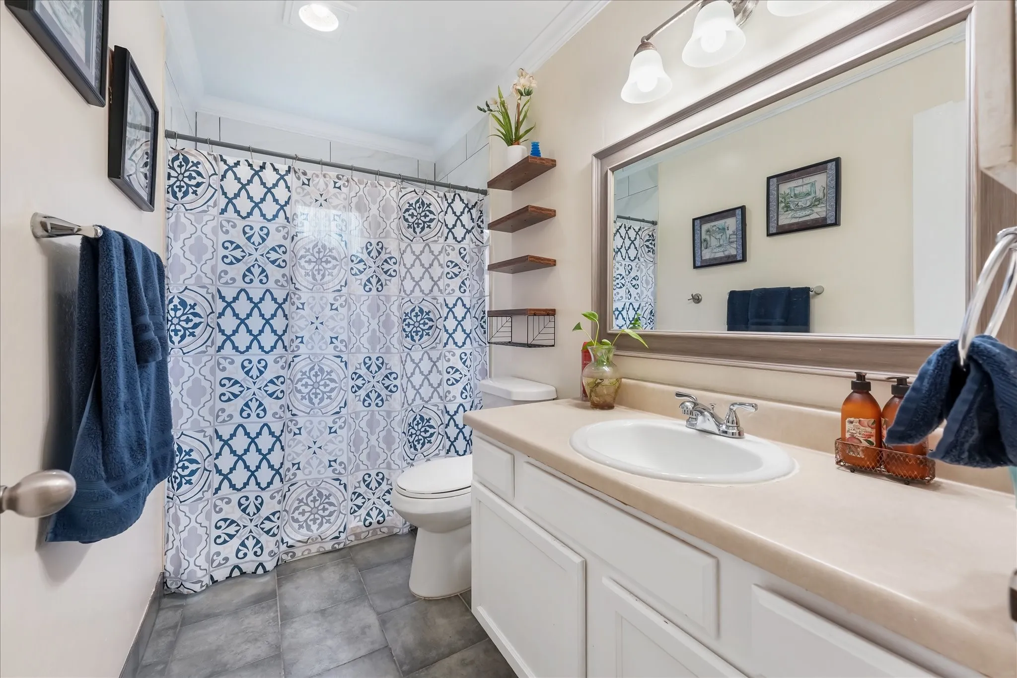 Single Family Residence For Sale in Dallas County , 3030 Meadow Creek Court, Grand Prairie, Texas 75052, 3 Bedroom, 2 Bathroom, 2 Garage spaces, 1,451 Sqft, built in 1983, mls#21312614, Real Estate Agent in Grand Prairie, Homes For Sale in Dallas county, Homes For Sale in Grand Prairie, Realtor in Grand Prairie Texas, Real Estate Brokerage Independent Realty Texas, Luminita Cordes Realtor