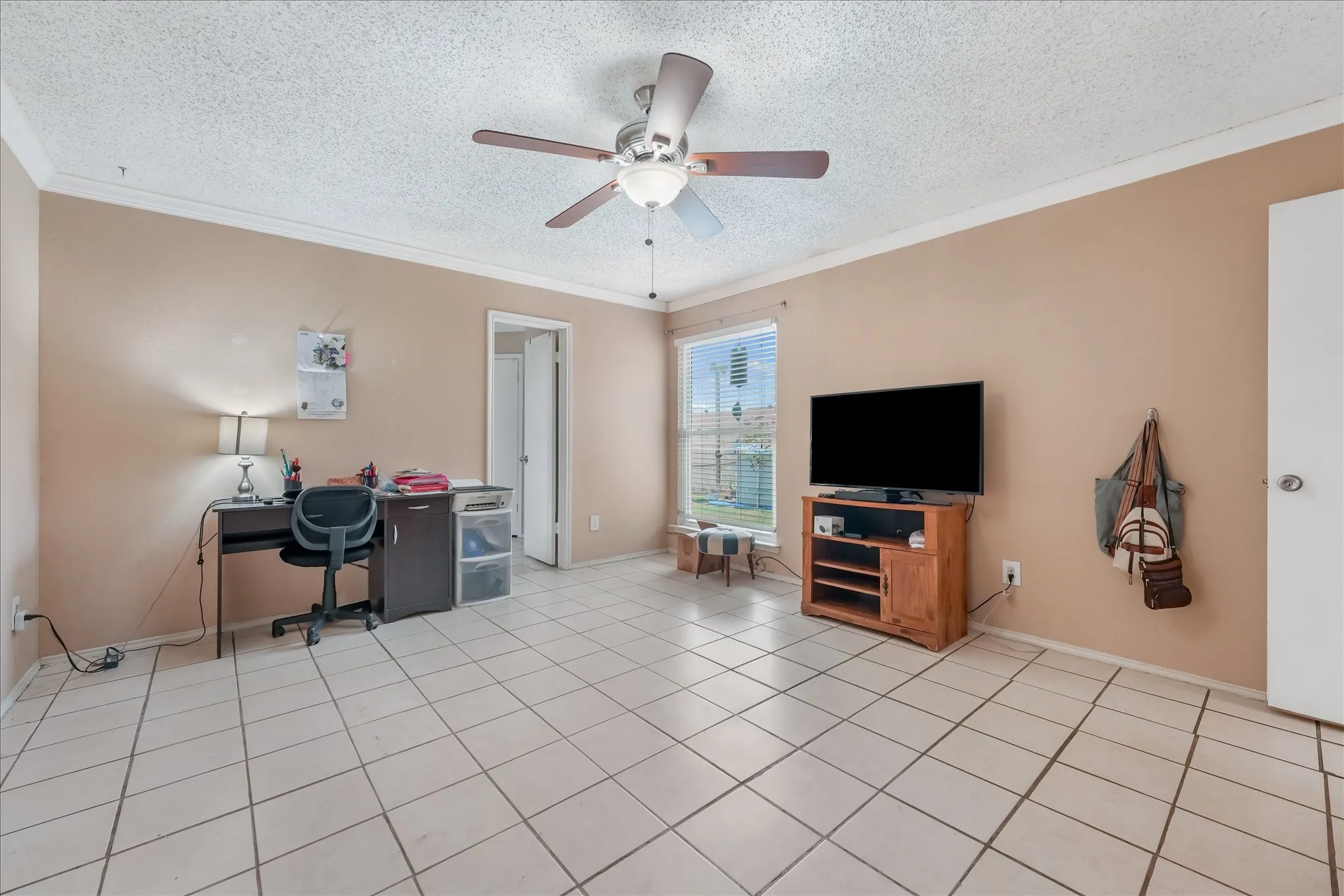 Single Family Residence For Sale in Dallas County , 3030 Meadow Creek Court, Grand Prairie, Texas 75052, 3 Bedroom, 2 Bathroom, 2 Garage spaces, 1,451 Sqft, built in 1983, mls#21312614, Real Estate Agent in Grand Prairie, Homes For Sale in Dallas county, Homes For Sale in Grand Prairie, Realtor in Grand Prairie Texas, Real Estate Brokerage Independent Realty Texas, Luminita Cordes Realtor