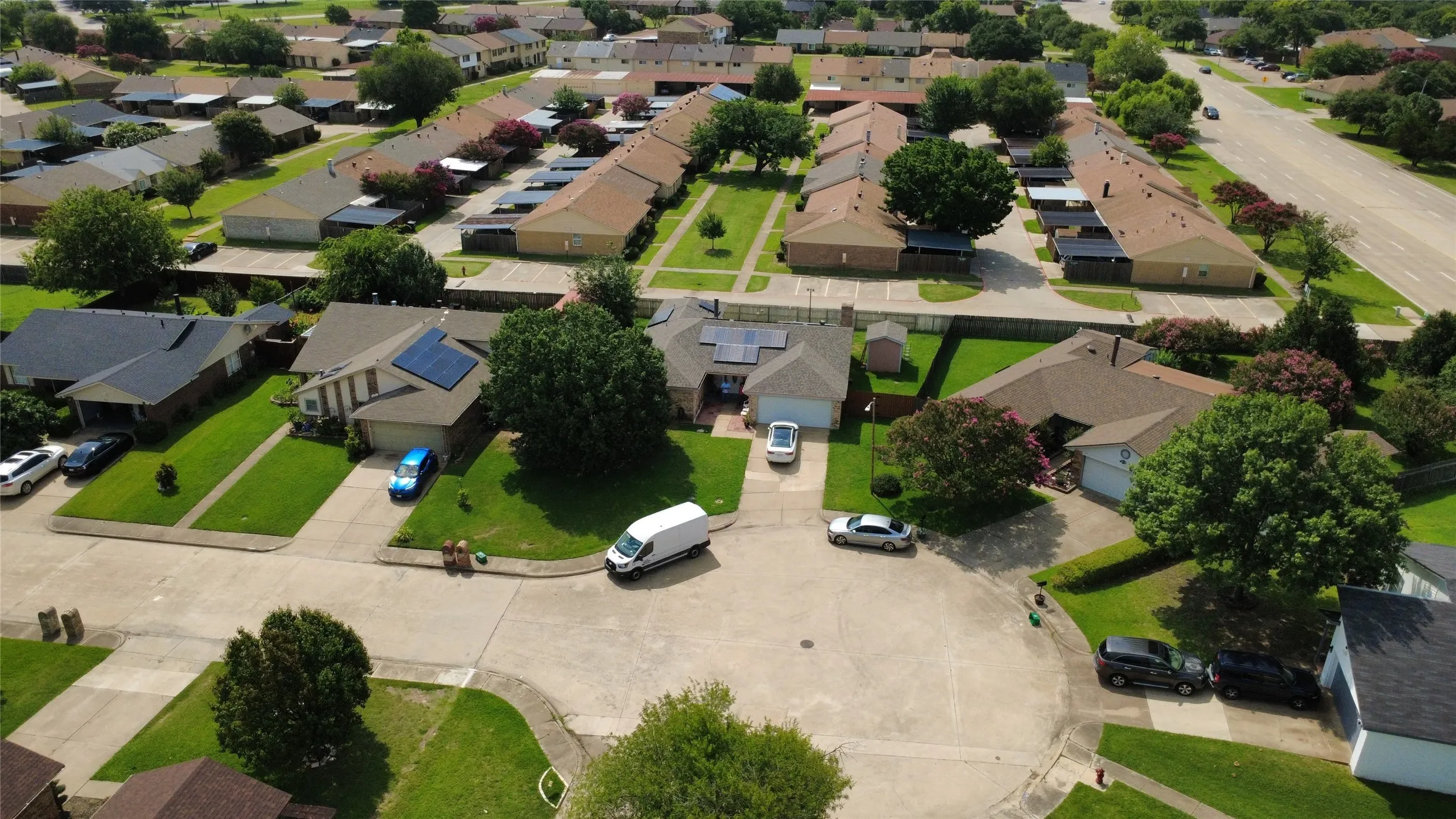 Single Family Residence For Sale in Dallas County , 3030 Meadow Creek Court, Grand Prairie, Texas 75052, 3 Bedroom, 2 Bathroom, 2 Garage spaces, 1,451 Sqft, built in 1983, mls#21312614, Real Estate Agent in Grand Prairie, Homes For Sale in Dallas county, Homes For Sale in Grand Prairie, Realtor in Grand Prairie Texas, Real Estate Brokerage Independent Realty Texas, Luminita Cordes Realtor