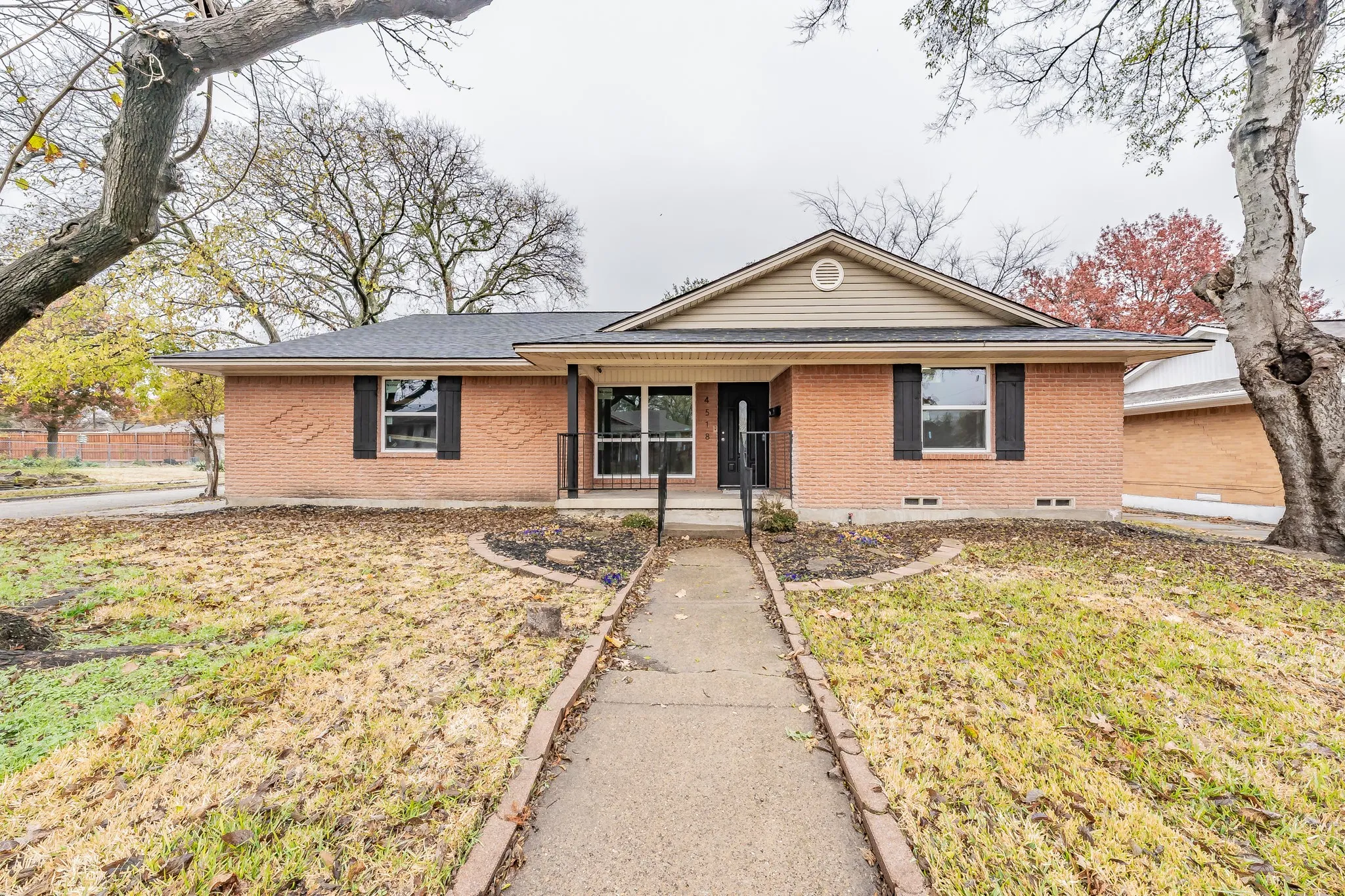 Single Family Residence For Sale in Dallas County , 4518 Live Oak Drive, Mesquite, Texas 75150, 3 Bedroom, 2 Bathroom, 2 Garage spaces, 1,732 Sqft, built in 1961, mls#21312504, Real Estate Agent in Mesquite, Homes For Sale in Dallas county, Homes For Sale in Mesquite, Realtor in Mesquite Texas, Real Estate Brokerage Independent Realty Texas, Luminita Cordes Realtor