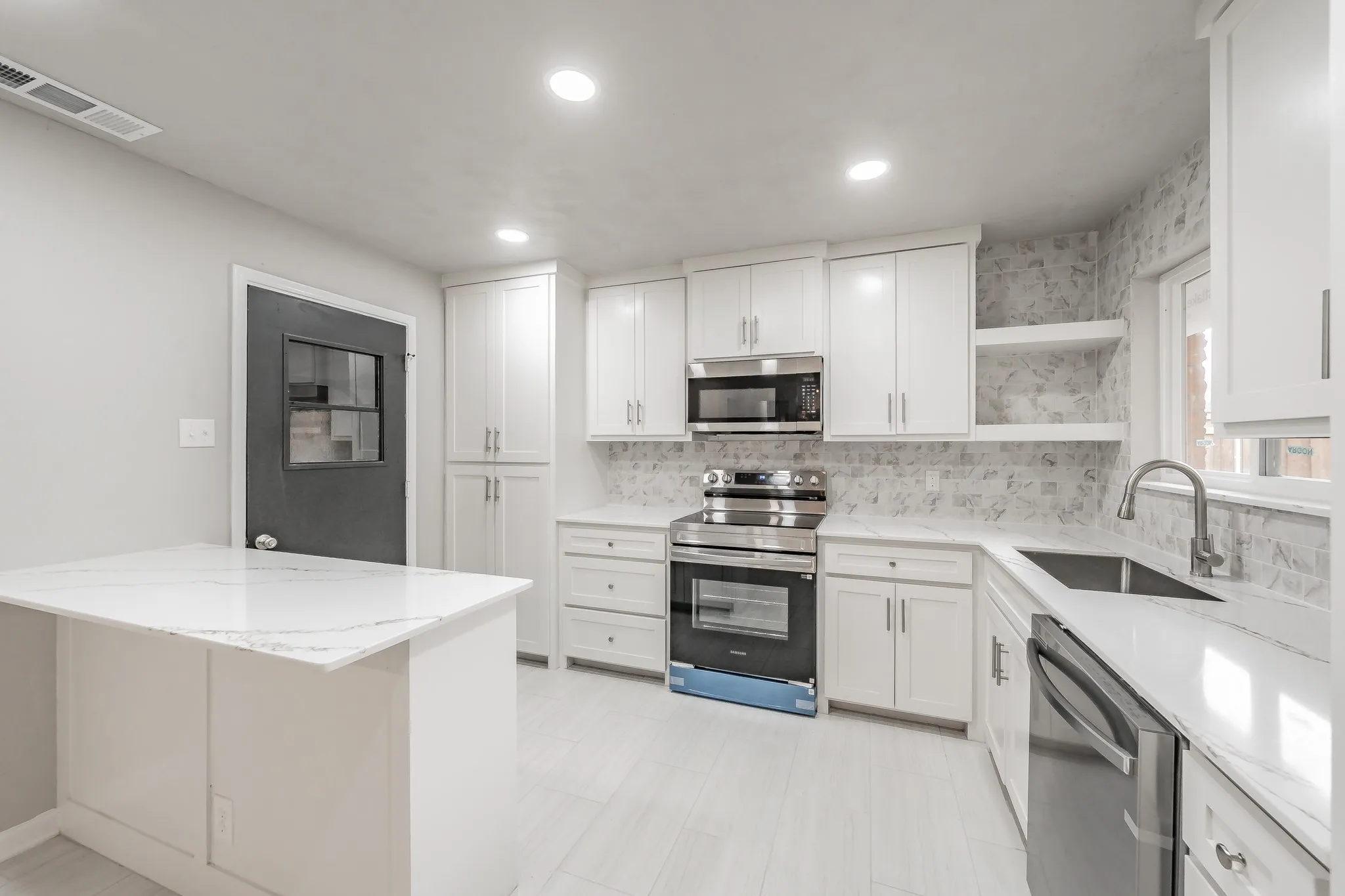 Single Family Residence For Sale in Dallas County , 4518 Live Oak Drive, Mesquite, Texas 75150, 3 Bedroom, 2 Bathroom, 2 Garage spaces, 1,732 Sqft, built in 1961, mls#21312504, Real Estate Agent in Mesquite, Homes For Sale in Dallas county, Homes For Sale in Mesquite, Realtor in Mesquite Texas, Real Estate Brokerage Independent Realty Texas, Luminita Cordes Realtor
