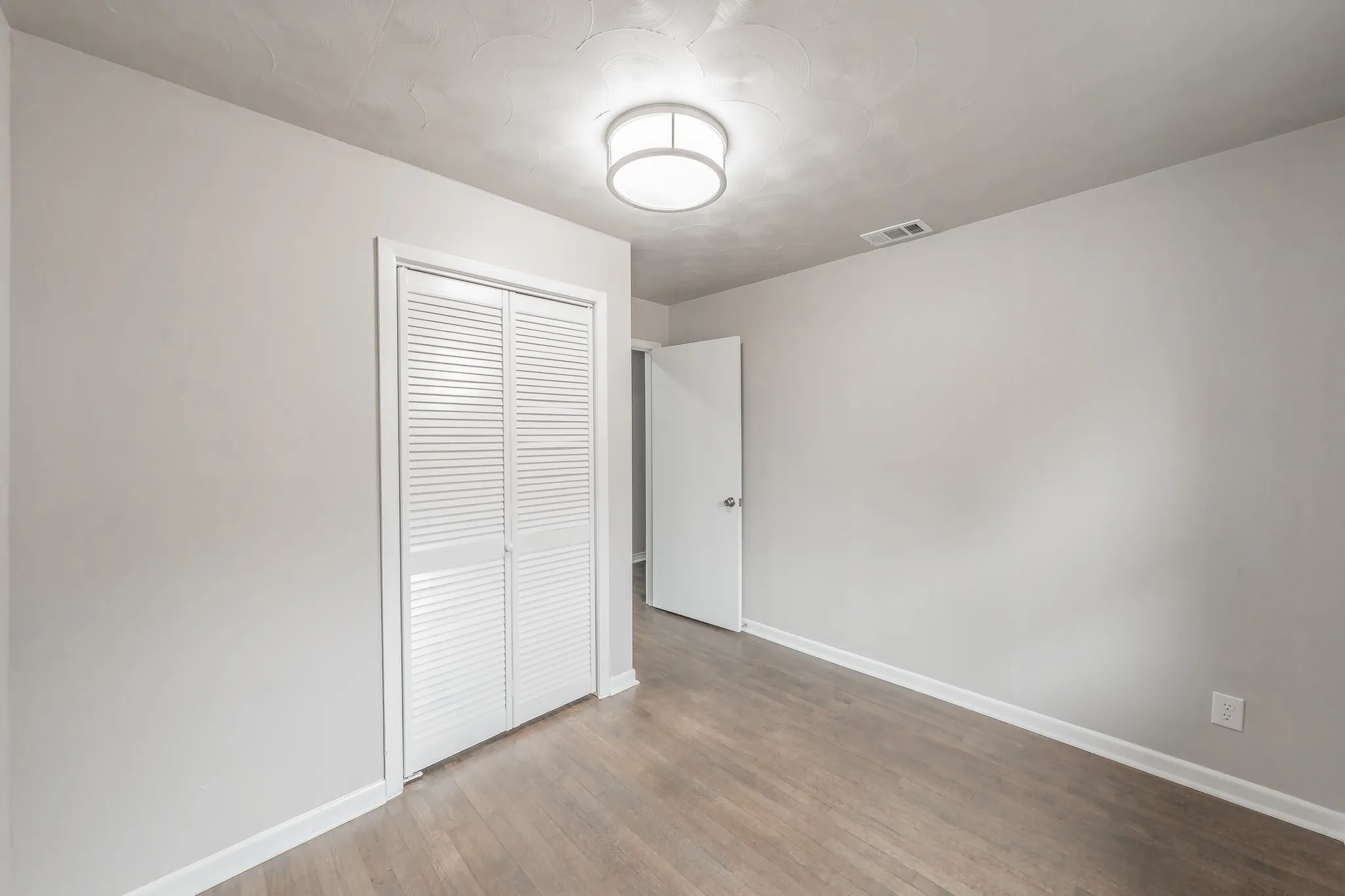 Single Family Residence For Sale in Dallas County , 4518 Live Oak Drive, Mesquite, Texas 75150, 3 Bedroom, 2 Bathroom, 2 Garage spaces, 1,732 Sqft, built in 1961, mls#21312504, Real Estate Agent in Mesquite, Homes For Sale in Dallas county, Homes For Sale in Mesquite, Realtor in Mesquite Texas, Real Estate Brokerage Independent Realty Texas, Luminita Cordes Realtor