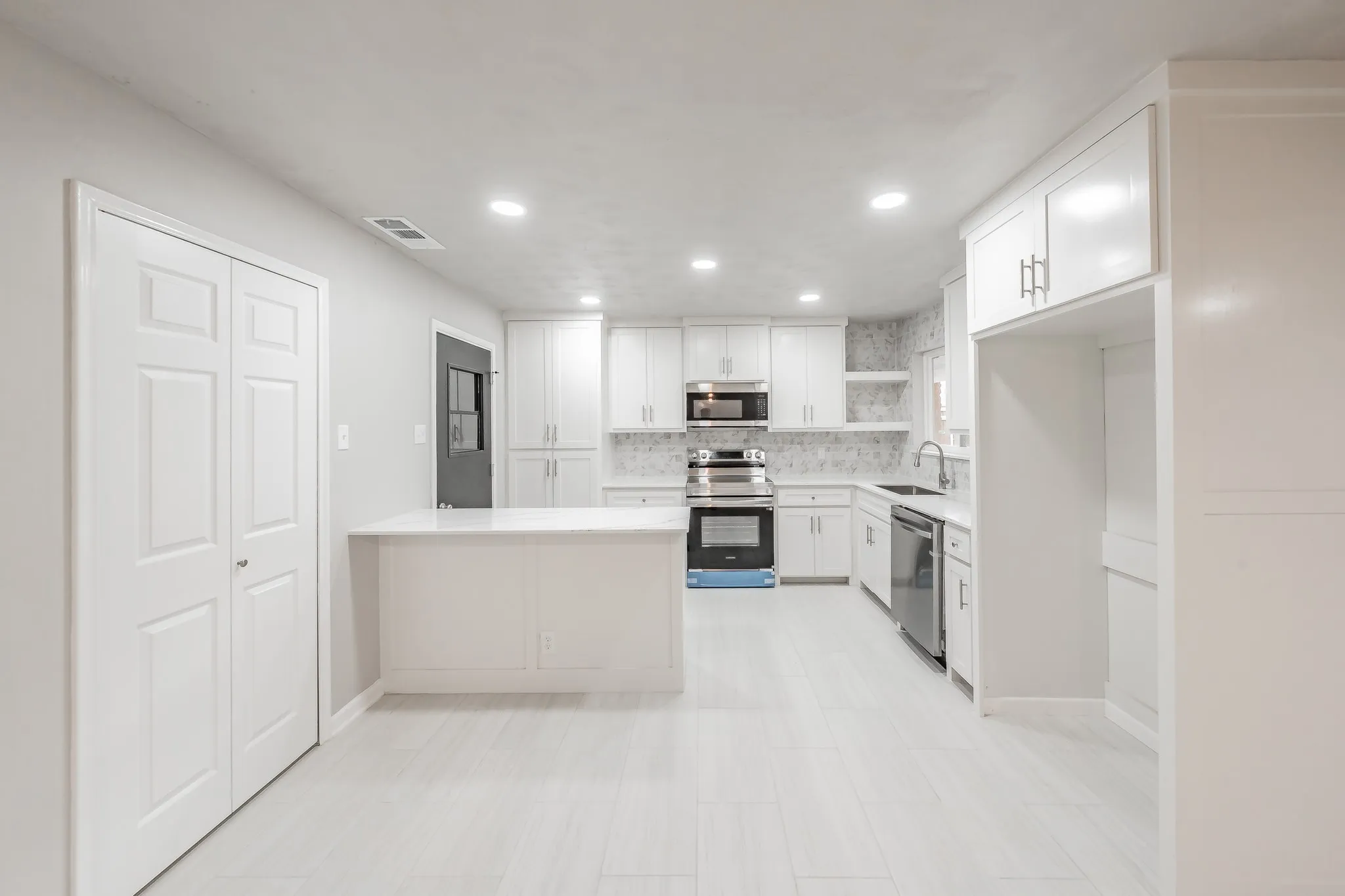 Single Family Residence For Sale in Dallas County , 4518 Live Oak Drive, Mesquite, Texas 75150, 3 Bedroom, 2 Bathroom, 2 Garage spaces, 1,732 Sqft, built in 1961, mls#21312504, Real Estate Agent in Mesquite, Homes For Sale in Dallas county, Homes For Sale in Mesquite, Realtor in Mesquite Texas, Real Estate Brokerage Independent Realty Texas, Luminita Cordes Realtor