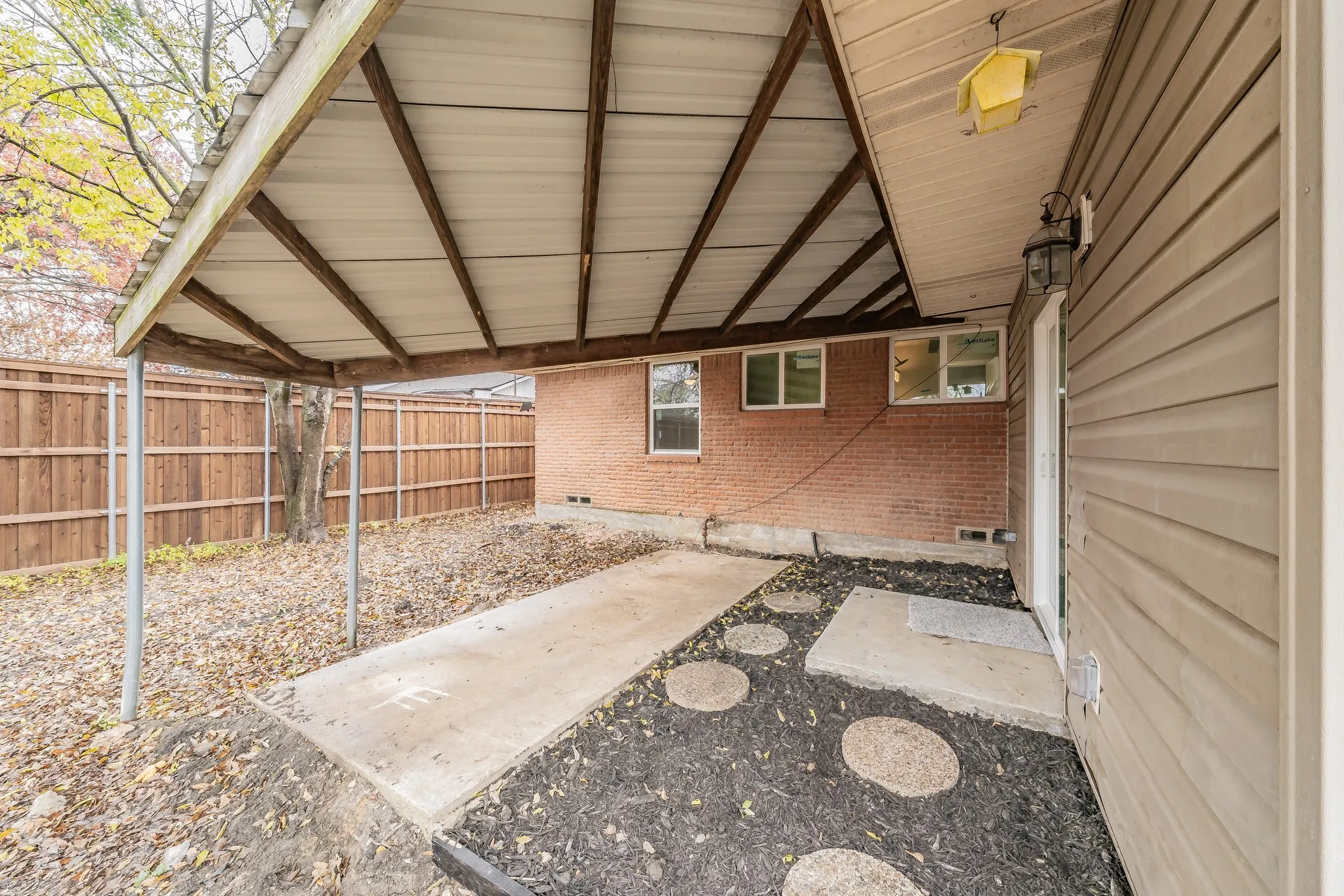 Single Family Residence For Sale in Dallas County , 4518 Live Oak Drive, Mesquite, Texas 75150, 3 Bedroom, 2 Bathroom, 2 Garage spaces, 1,732 Sqft, built in 1961, mls#21312504, Real Estate Agent in Mesquite, Homes For Sale in Dallas county, Homes For Sale in Mesquite, Realtor in Mesquite Texas, Real Estate Brokerage Independent Realty Texas, Luminita Cordes Realtor