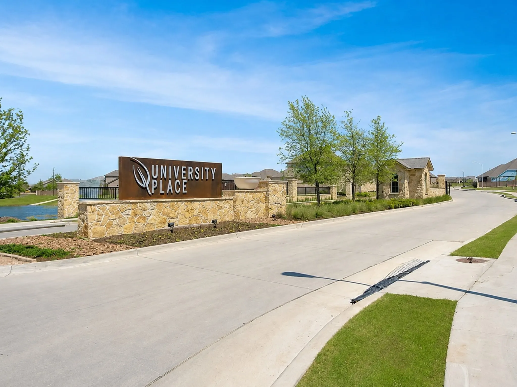 Townhouse For Rent in Collin County , 8235 Snapdragon Way, Dallas, Texas 75252, 3 Bedroom, 3 Bathroom, 2 Garage spaces, 1,921 Sqft, built in 2018, mls#21312574, Real Estate Agent in Dallas, Homes For Rent in Collin county, Homes For Rent in Dallas, Realtor in Dallas Texas, Real Estate Brokerage Independent Realty Texas, Luminita Cordes Realtor