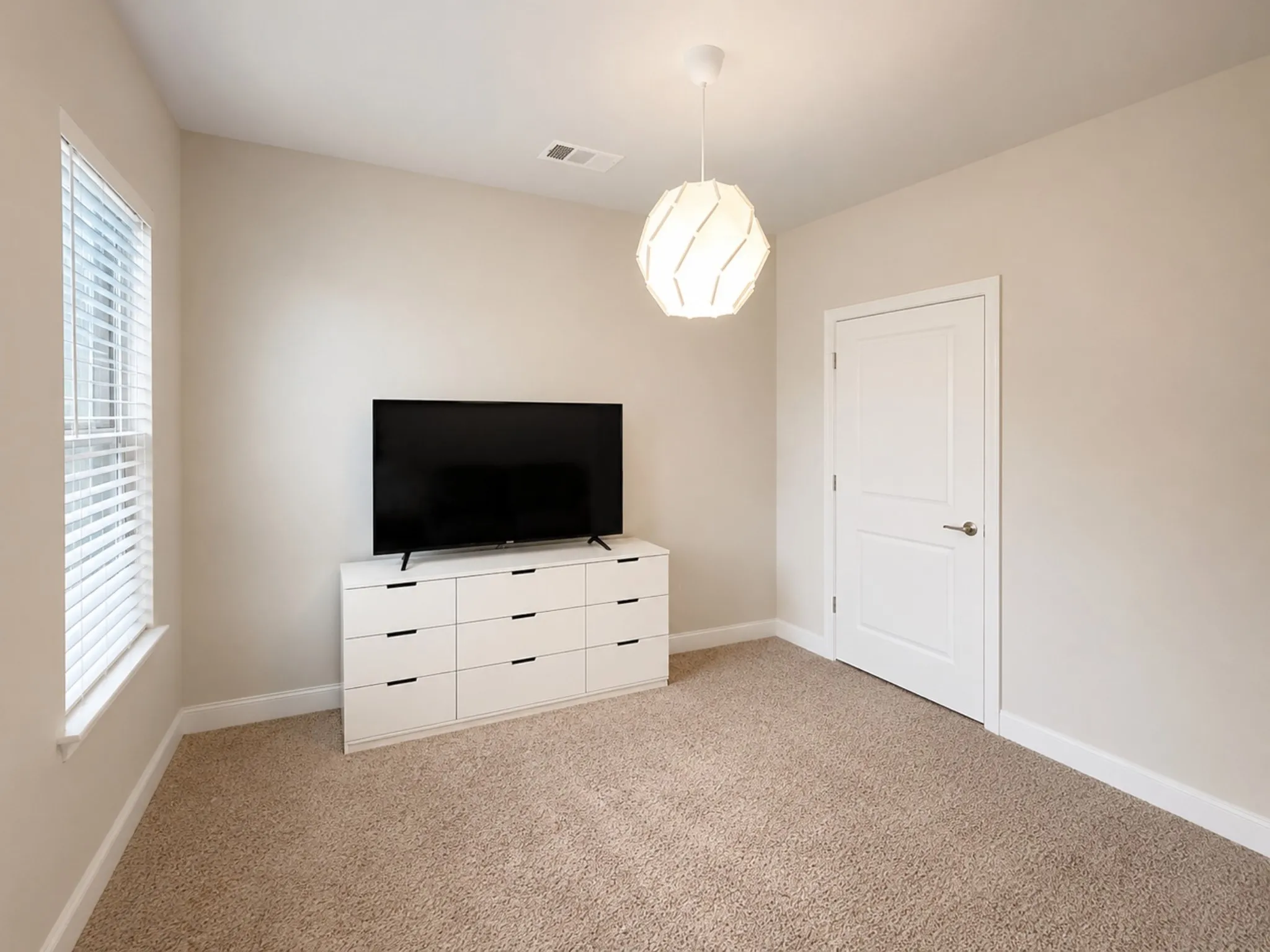 Townhouse For Rent in Collin County , 8235 Snapdragon Way, Dallas, Texas 75252, 3 Bedroom, 3 Bathroom, 2 Garage spaces, 1,921 Sqft, built in 2018, mls#21312574, Real Estate Agent in Dallas, Homes For Rent in Collin county, Homes For Rent in Dallas, Realtor in Dallas Texas, Real Estate Brokerage Independent Realty Texas, Luminita Cordes Realtor
