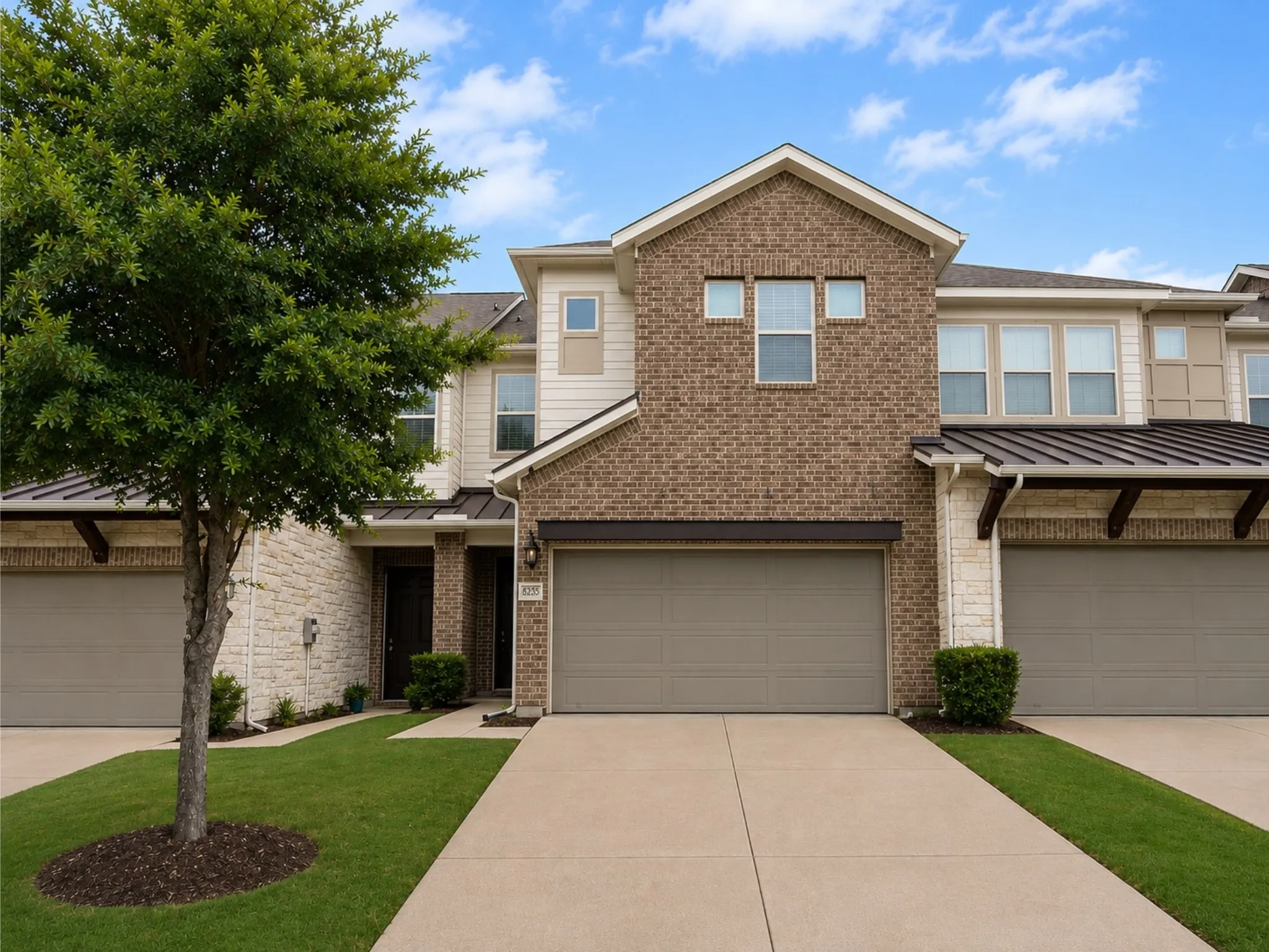 Townhouse For Rent in Collin County , 8235 Snapdragon Way, Dallas, Texas 75252, 3 Bedroom, 3 Bathroom, 2 Garage spaces, 1,921 Sqft, built in 2018, mls#21312574, Real Estate Agent in Dallas, Homes For Rent in Collin county, Homes For Rent in Dallas, Realtor in Dallas Texas, Real Estate Brokerage Independent Realty Texas, Luminita Cordes Realtor