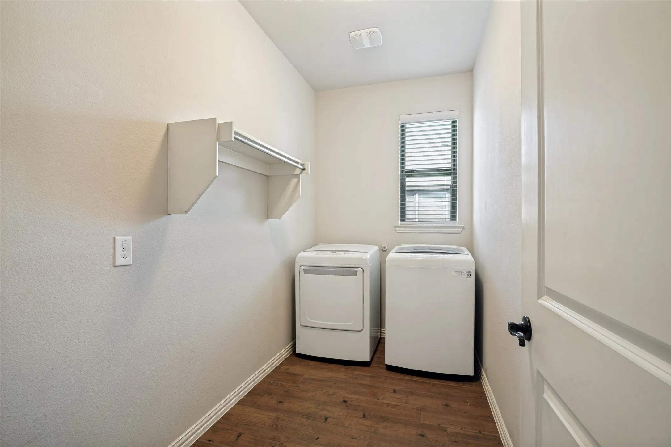 Single Family Residence For Sale in Collin County , 465 Collin Street, Nevada, Texas 75173, 3 Bedroom, 2 Bathroom, 2 Garage spaces, 1,881 Sqft, built in 2018, mls#21312630, Real Estate Agent in Nevada, Homes For Sale in Collin county, Homes For Sale in Nevada, Realtor in Nevada Texas, Real Estate Brokerage Independent Realty Texas, Luminita Cordes Realtor
