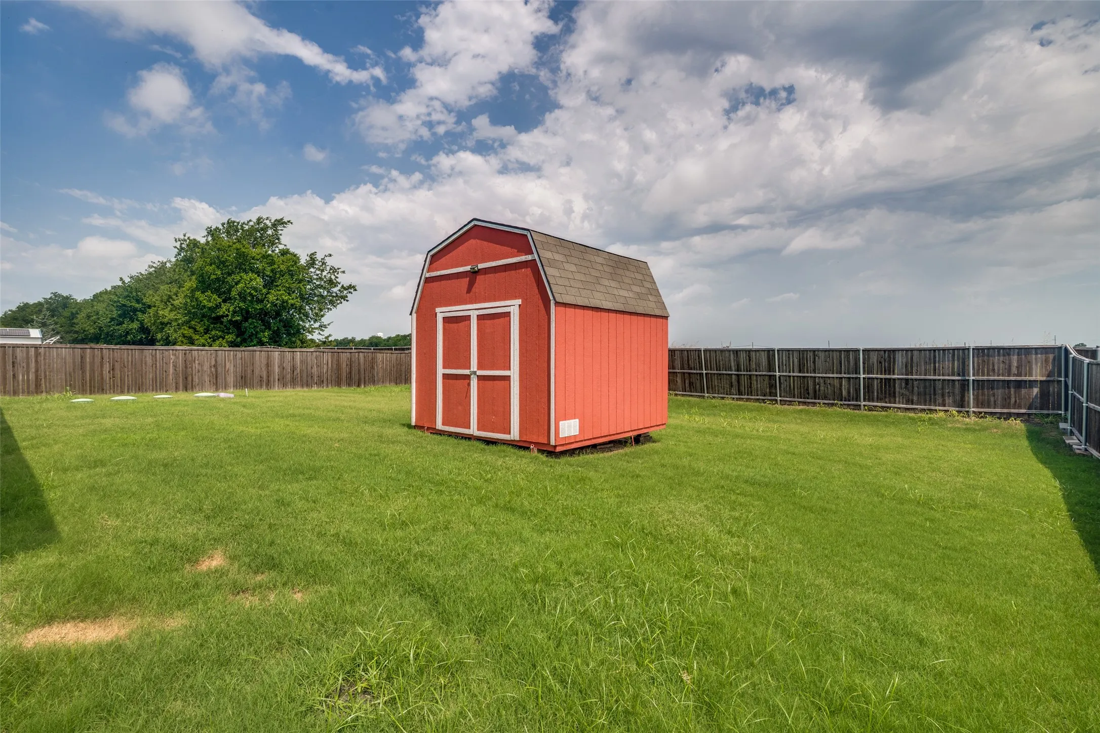 Single Family Residence For Sale in Collin County , 465 Collin Street, Nevada, Texas 75173, 3 Bedroom, 2 Bathroom, 2 Garage spaces, 1,881 Sqft, built in 2018, mls#21312630, Real Estate Agent in Nevada, Homes For Sale in Collin county, Homes For Sale in Nevada, Realtor in Nevada Texas, Real Estate Brokerage Independent Realty Texas, Luminita Cordes Realtor