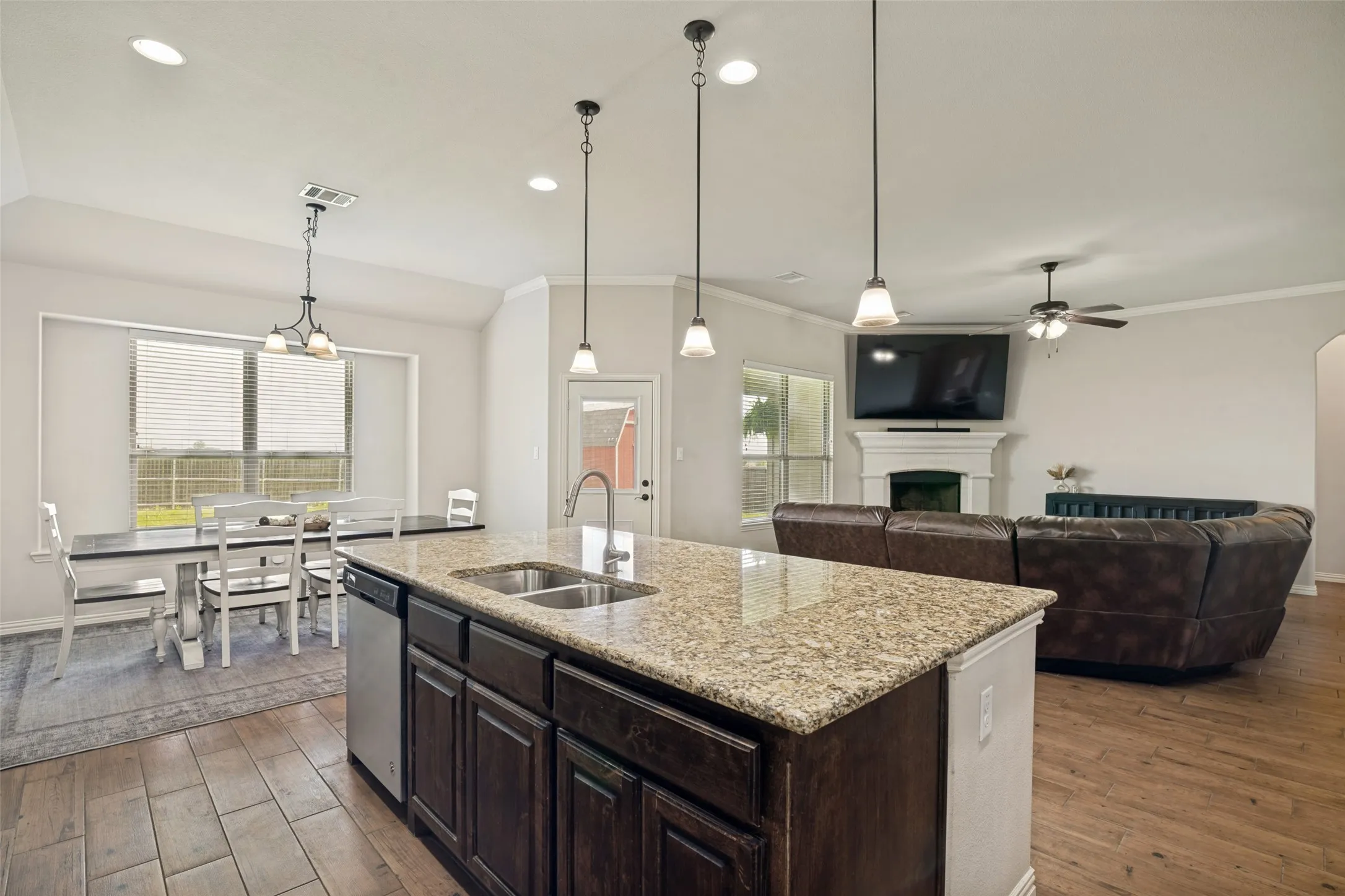 Single Family Residence For Sale in Collin County , 465 Collin Street, Nevada, Texas 75173, 3 Bedroom, 2 Bathroom, 2 Garage spaces, 1,881 Sqft, built in 2018, mls#21312630, Real Estate Agent in Nevada, Homes For Sale in Collin county, Homes For Sale in Nevada, Realtor in Nevada Texas, Real Estate Brokerage Independent Realty Texas, Luminita Cordes Realtor