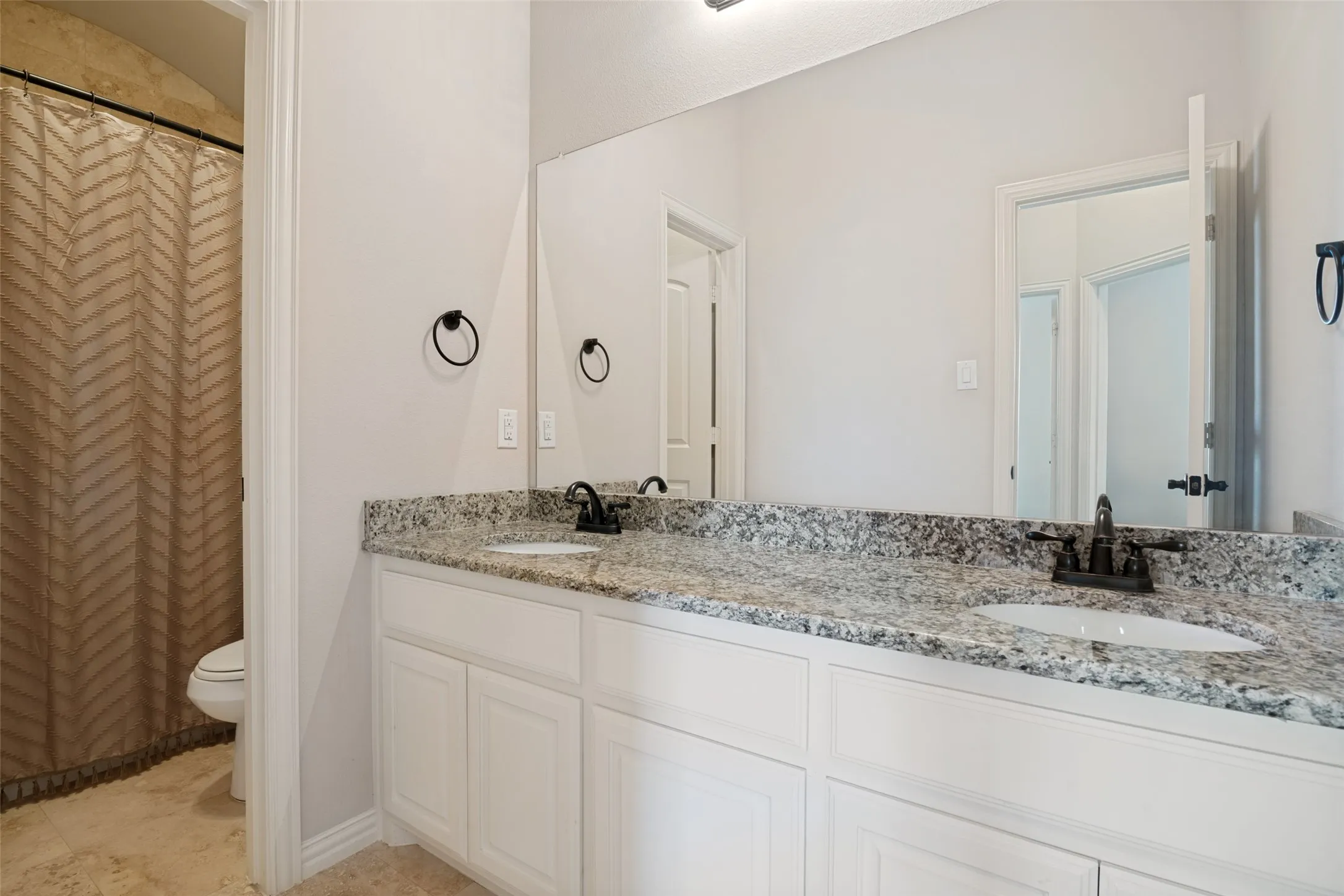 Single Family Residence For Sale in Collin County , 465 Collin Street, Nevada, Texas 75173, 3 Bedroom, 2 Bathroom, 2 Garage spaces, 1,881 Sqft, built in 2018, mls#21312630, Real Estate Agent in Nevada, Homes For Sale in Collin county, Homes For Sale in Nevada, Realtor in Nevada Texas, Real Estate Brokerage Independent Realty Texas, Luminita Cordes Realtor