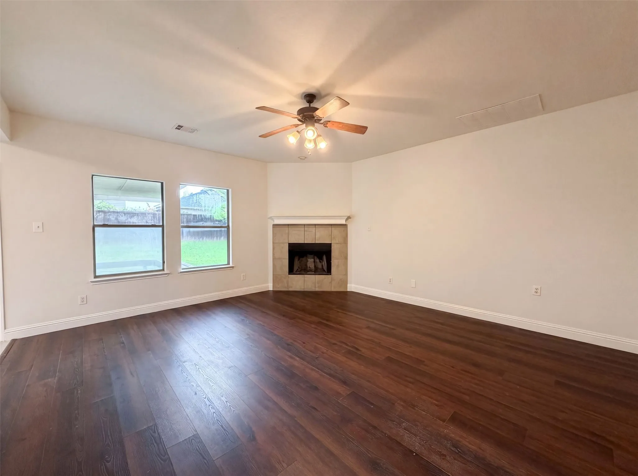 Single Family Residence For Sale in Collin County , 2014 Tanur Cascade Drive, Anna, Texas 75409, 4 Bedroom, 3 Bathroom, 2 Garage spaces, 2,709 Sqft, built in 2003, mls#21312646, Real Estate Agent in Anna, Homes For Sale in Collin county, Homes For Sale in Anna, Realtor in Anna Texas, Real Estate Brokerage Independent Realty Texas, Luminita Cordes Realtor