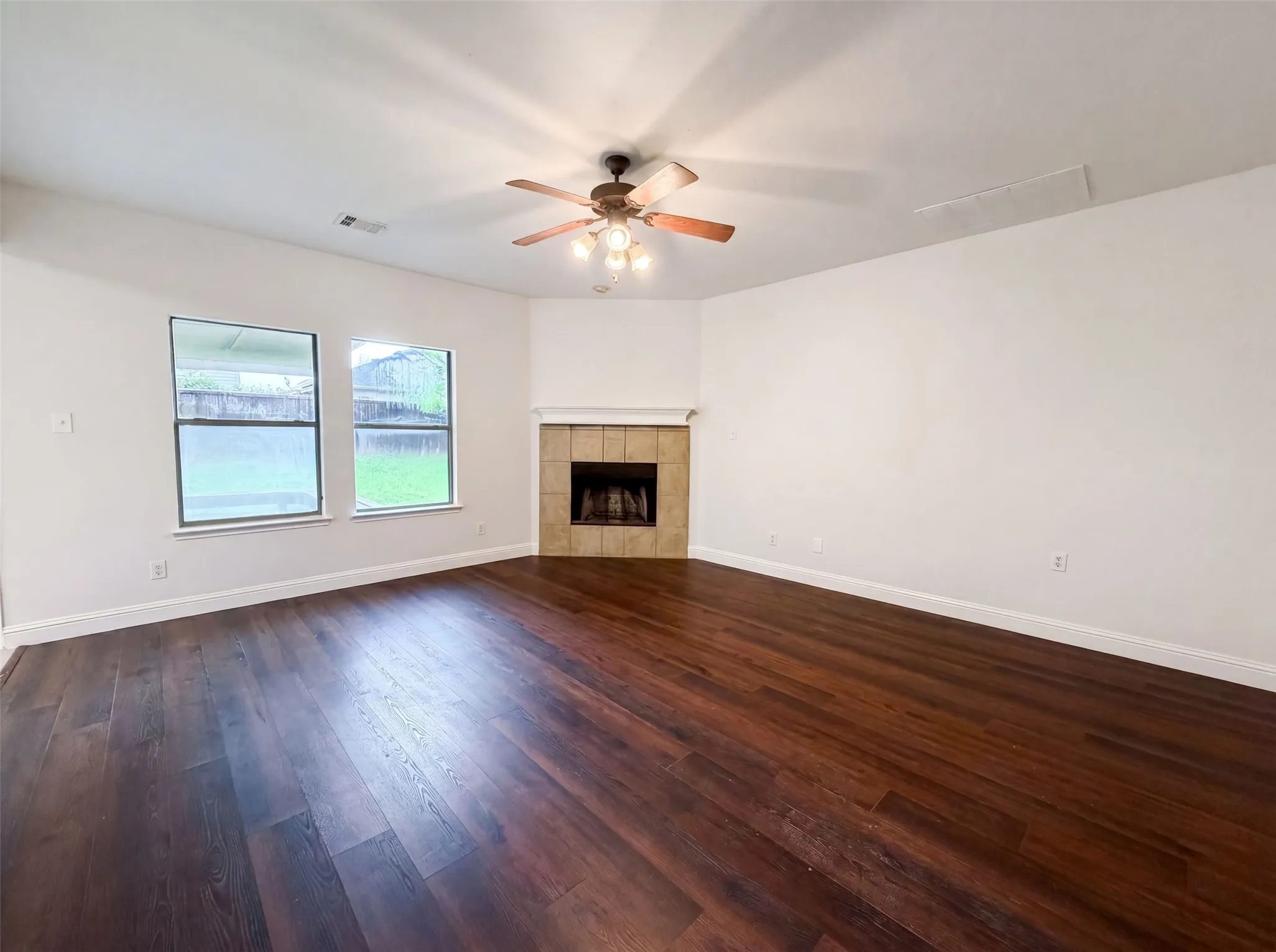 Single Family Residence For Sale in Collin County , 2014 Tanur Cascade Drive, Anna, Texas 75409, 4 Bedroom, 3 Bathroom, 2 Garage spaces, 2,709 Sqft, built in 2003, mls#21312646, Real Estate Agent in Anna, Homes For Sale in Collin county, Homes For Sale in Anna, Realtor in Anna Texas, Real Estate Brokerage Independent Realty Texas, Luminita Cordes Realtor
