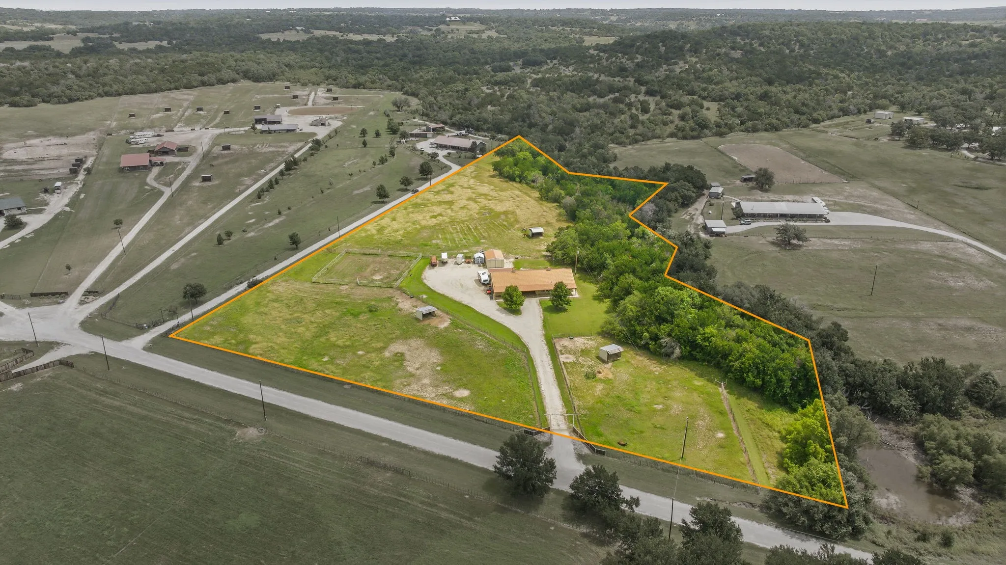 Single Family Residence For Sale in Erath County , 2400 Horsemans Drive, Stephenville, Texas 76401, 3 Bedroom, 3 Bathroom, Garage spaces, 1,756 Sqft, built in 2008, mls#21306202, Real Estate Agent in Stephenville, Homes For Sale in Erath county, Homes For Sale in Stephenville, Realtor in Stephenville Texas, Real Estate Brokerage Independent Realty Texas, Luminita Cordes Realtor