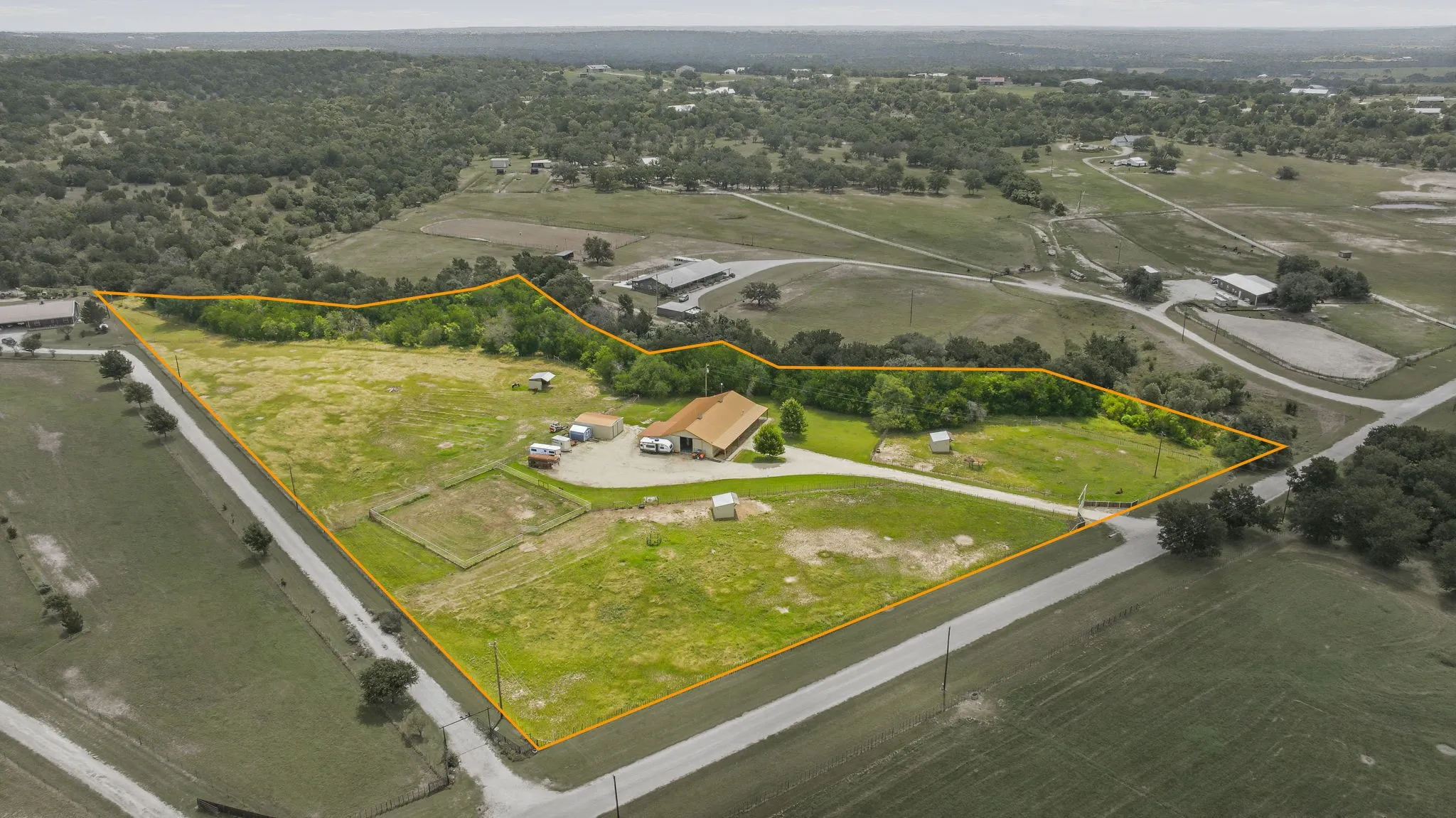 Single Family Residence For Sale in Erath County , 2400 Horsemans Drive, Stephenville, Texas 76401, 3 Bedroom, 3 Bathroom, Garage spaces, 1,756 Sqft, built in 2008, mls#21306202, Real Estate Agent in Stephenville, Homes For Sale in Erath county, Homes For Sale in Stephenville, Realtor in Stephenville Texas, Real Estate Brokerage Independent Realty Texas, Luminita Cordes Realtor