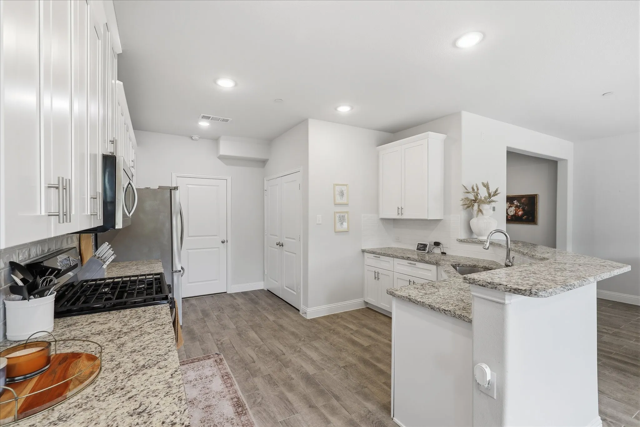 Townhouse For Sale in Denton County , 600 Hutchinson Lane, Lewisville, Texas 75077, 3 Bedroom, 3 Bathroom, 2 Garage spaces, 1,936 Sqft, built in 2022, mls#21310829, Real Estate Agent in Lewisville, Homes For Sale in Denton county, Homes For Sale in Lewisville, Realtor in Lewisville Texas, Real Estate Brokerage Independent Realty Texas, Luminita Cordes Realtor