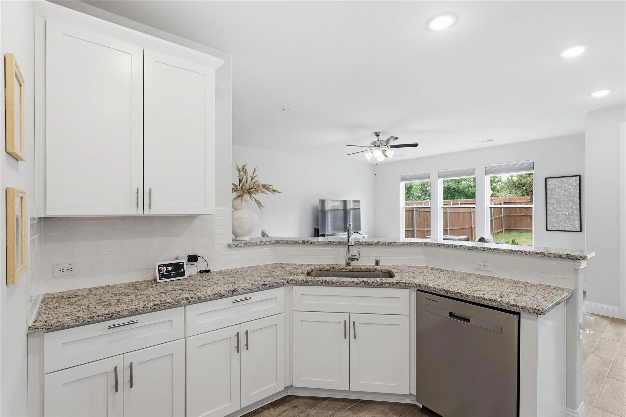 Townhouse For Sale in Denton County , 600 Hutchinson Lane, Lewisville, Texas 75077, 3 Bedroom, 3 Bathroom, 2 Garage spaces, 1,936 Sqft, built in 2022, mls#21310829, Real Estate Agent in Lewisville, Homes For Sale in Denton county, Homes For Sale in Lewisville, Realtor in Lewisville Texas, Real Estate Brokerage Independent Realty Texas, Luminita Cordes Realtor