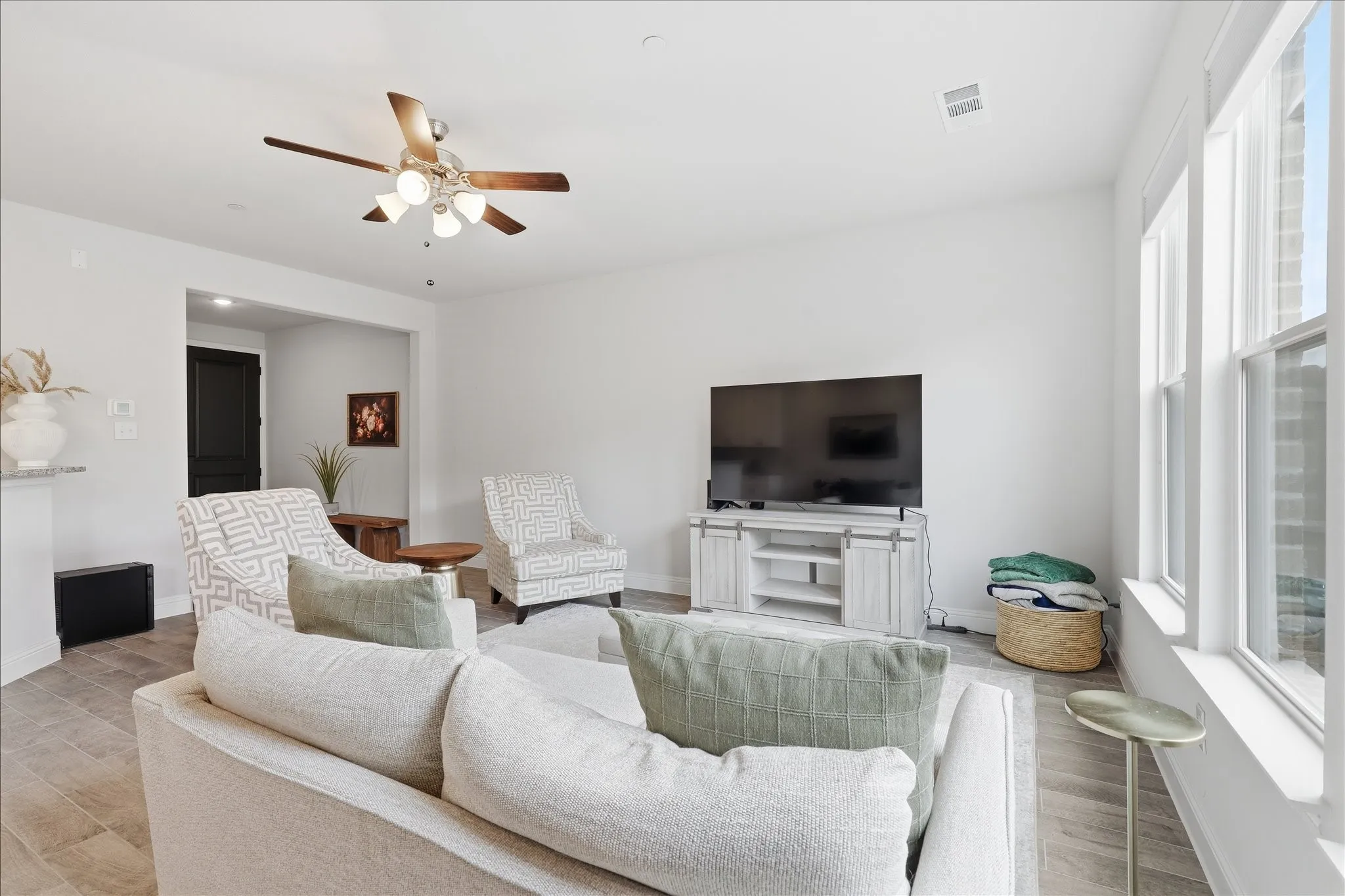Townhouse For Sale in Denton County , 600 Hutchinson Lane, Lewisville, Texas 75077, 3 Bedroom, 3 Bathroom, 2 Garage spaces, 1,936 Sqft, built in 2022, mls#21310829, Real Estate Agent in Lewisville, Homes For Sale in Denton county, Homes For Sale in Lewisville, Realtor in Lewisville Texas, Real Estate Brokerage Independent Realty Texas, Luminita Cordes Realtor