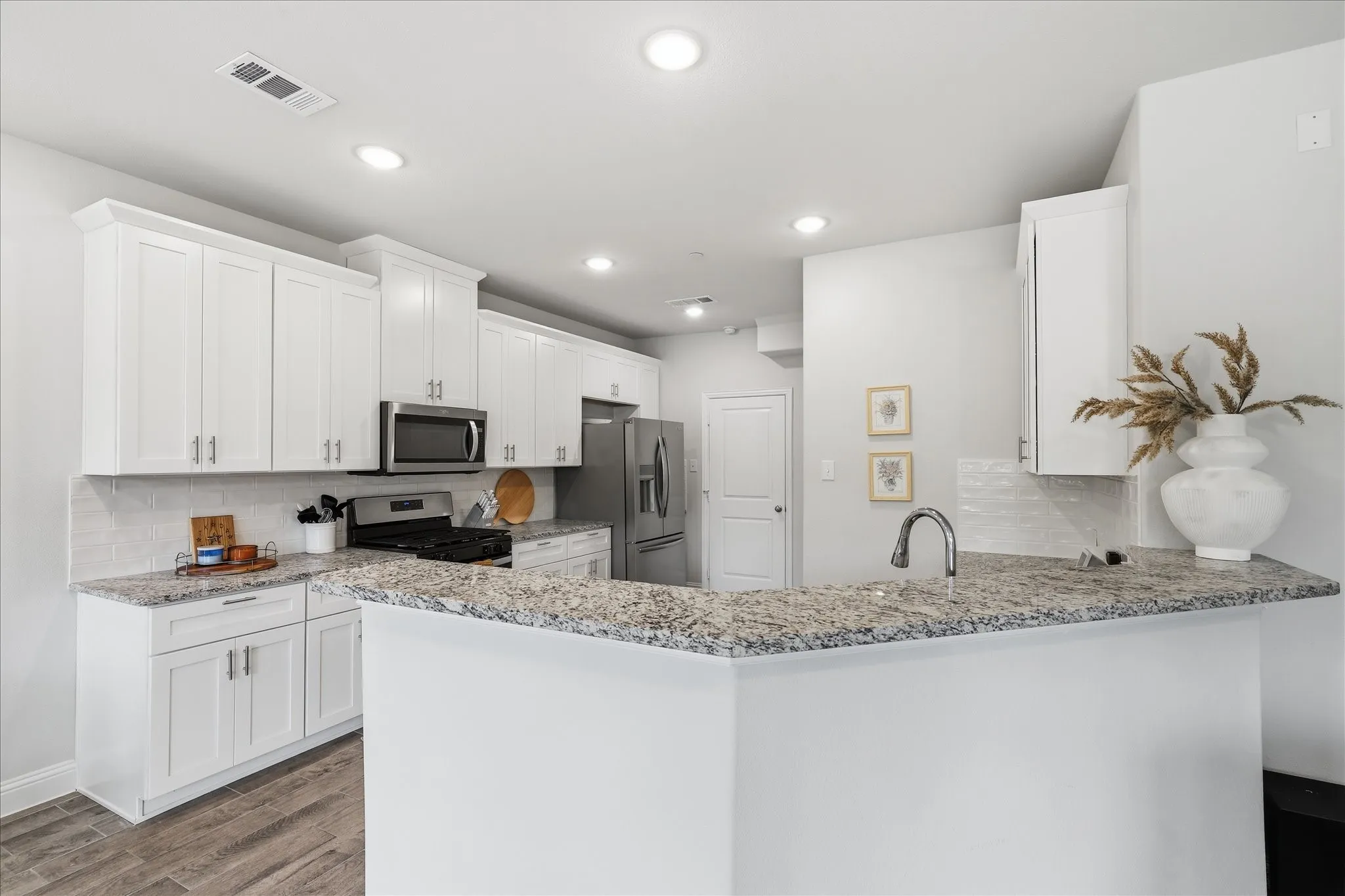 Townhouse For Sale in Denton County , 600 Hutchinson Lane, Lewisville, Texas 75077, 3 Bedroom, 3 Bathroom, 2 Garage spaces, 1,936 Sqft, built in 2022, mls#21310829, Real Estate Agent in Lewisville, Homes For Sale in Denton county, Homes For Sale in Lewisville, Realtor in Lewisville Texas, Real Estate Brokerage Independent Realty Texas, Luminita Cordes Realtor