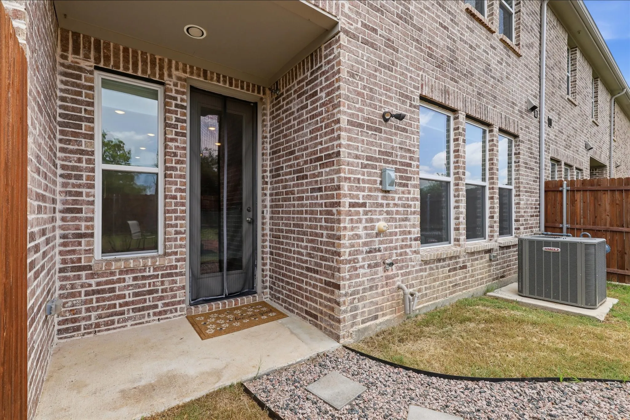 Townhouse For Sale in Denton County , 600 Hutchinson Lane, Lewisville, Texas 75077, 3 Bedroom, 3 Bathroom, 2 Garage spaces, 1,936 Sqft, built in 2022, mls#21310829, Real Estate Agent in Lewisville, Homes For Sale in Denton county, Homes For Sale in Lewisville, Realtor in Lewisville Texas, Real Estate Brokerage Independent Realty Texas, Luminita Cordes Realtor