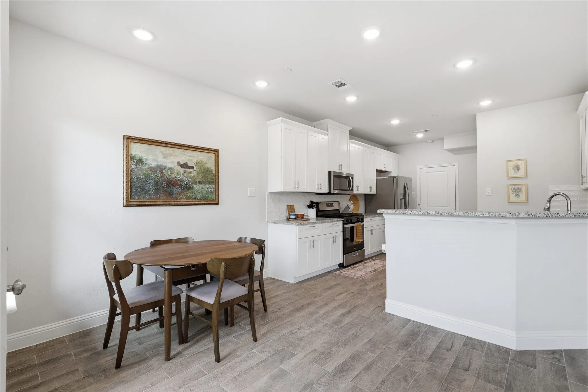 Townhouse For Sale in Denton County , 600 Hutchinson Lane, Lewisville, Texas 75077, 3 Bedroom, 3 Bathroom, 2 Garage spaces, 1,936 Sqft, built in 2022, mls#21310829, Real Estate Agent in Lewisville, Homes For Sale in Denton county, Homes For Sale in Lewisville, Realtor in Lewisville Texas, Real Estate Brokerage Independent Realty Texas, Luminita Cordes Realtor
