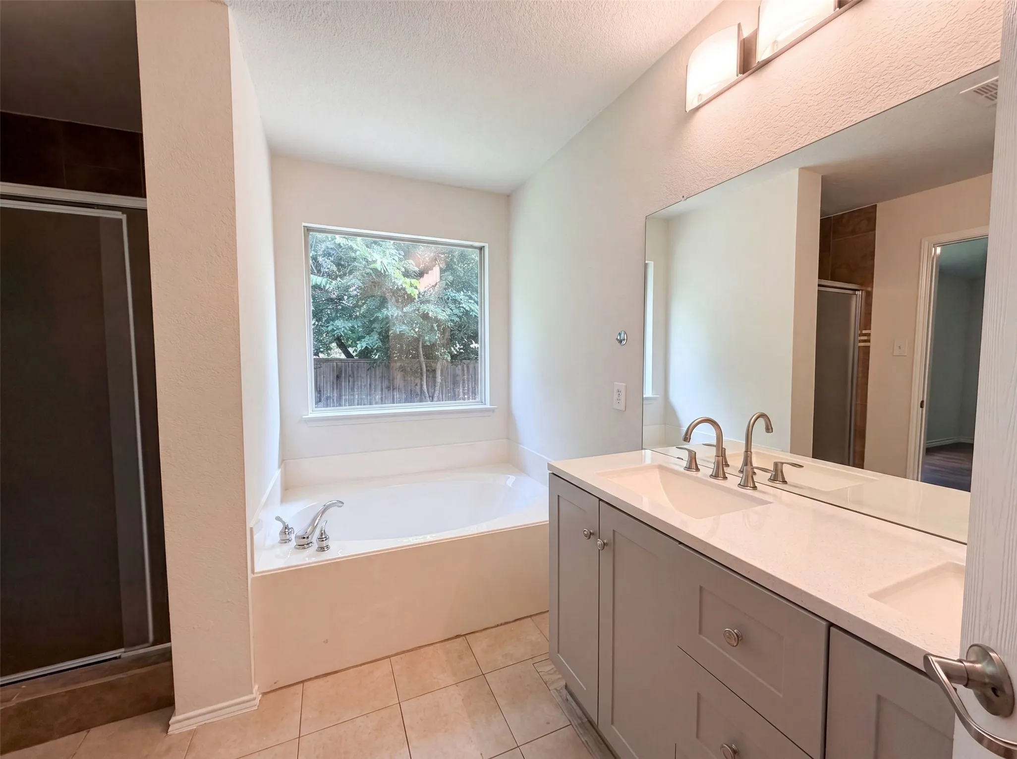 Single Family Residence For Sale in Collin County , 2324 Glenhaven Drive, Mc Kinney, Texas 75071, 3 Bedroom, 2 Bathroom, 2 Garage spaces, 1,728 Sqft, built in 2002, mls#21312666, Real Estate Agent in Mc Kinney, Homes For Sale in Collin county, Homes For Sale in Mc Kinney, Realtor in Mc Kinney Texas, Real Estate Brokerage Independent Realty Texas, Luminita Cordes Realtor