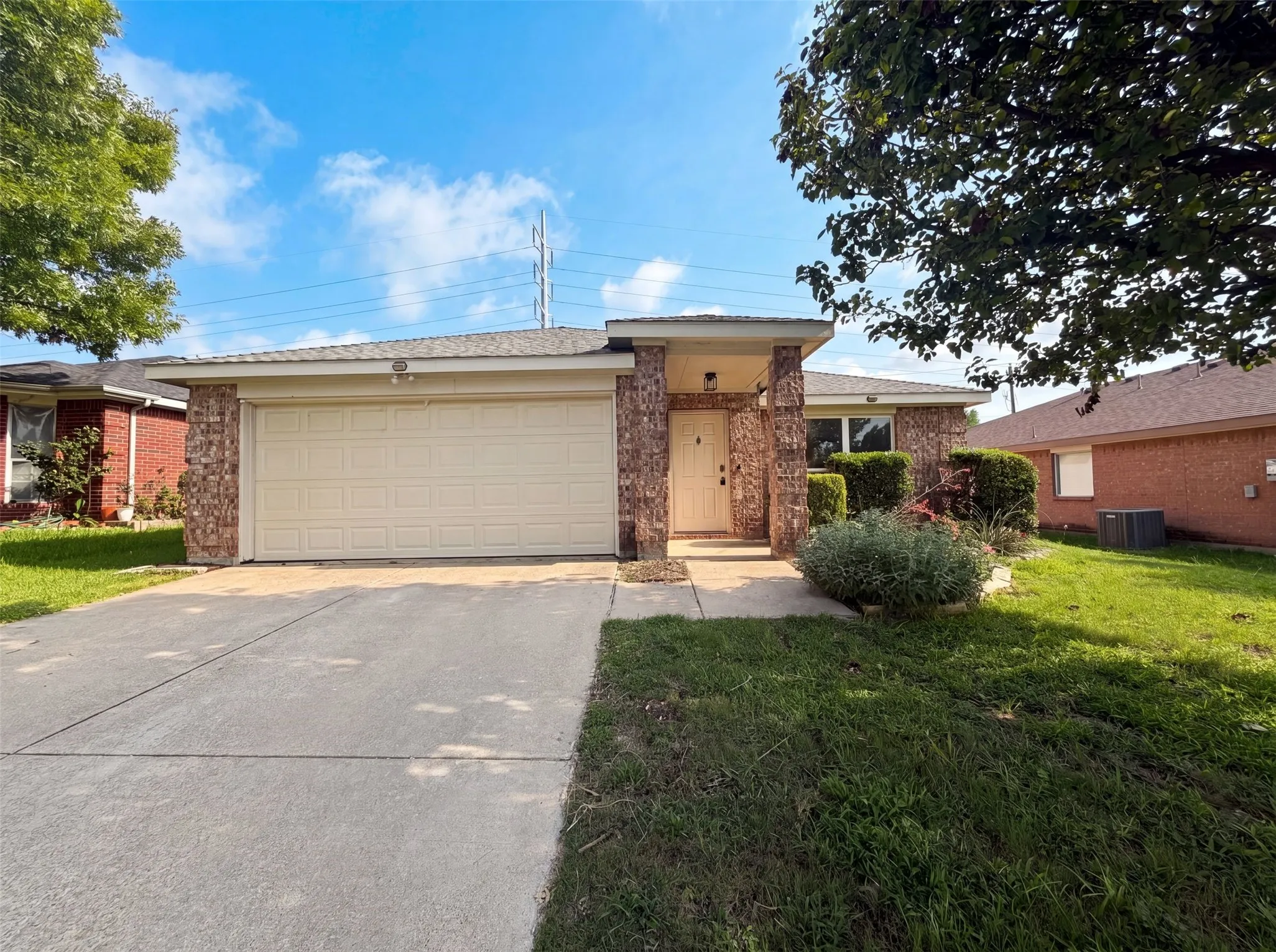 Single Family Residence For Sale in Collin County , 2324 Glenhaven Drive, Mc Kinney, Texas 75071, 3 Bedroom, 2 Bathroom, 2 Garage spaces, 1,728 Sqft, built in 2002, mls#21312666, Real Estate Agent in Mc Kinney, Homes For Sale in Collin county, Homes For Sale in Mc Kinney, Realtor in Mc Kinney Texas, Real Estate Brokerage Independent Realty Texas, Luminita Cordes Realtor