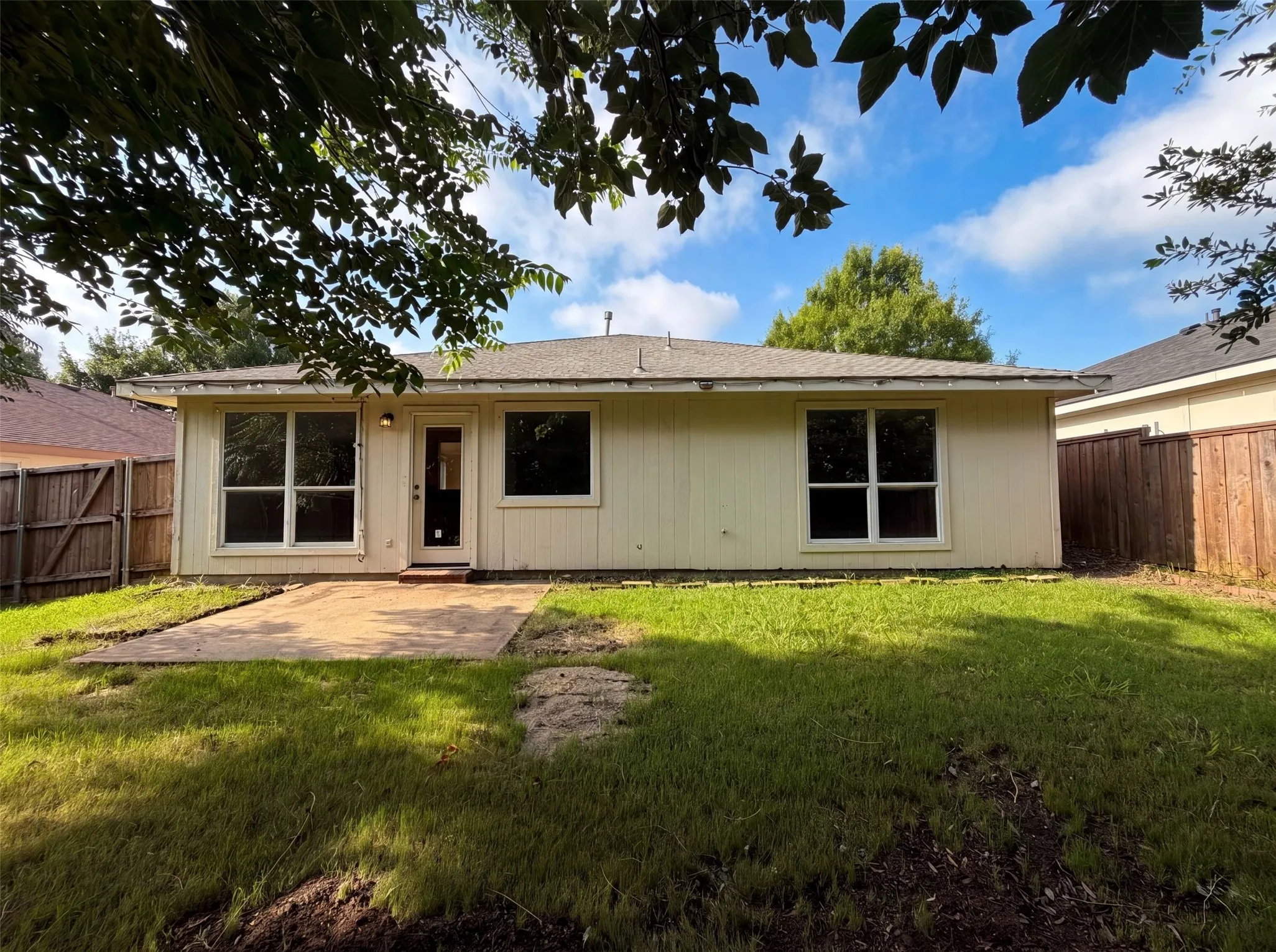 Single Family Residence For Sale in Collin County , 2324 Glenhaven Drive, Mc Kinney, Texas 75071, 3 Bedroom, 2 Bathroom, 2 Garage spaces, 1,728 Sqft, built in 2002, mls#21312666, Real Estate Agent in Mc Kinney, Homes For Sale in Collin county, Homes For Sale in Mc Kinney, Realtor in Mc Kinney Texas, Real Estate Brokerage Independent Realty Texas, Luminita Cordes Realtor