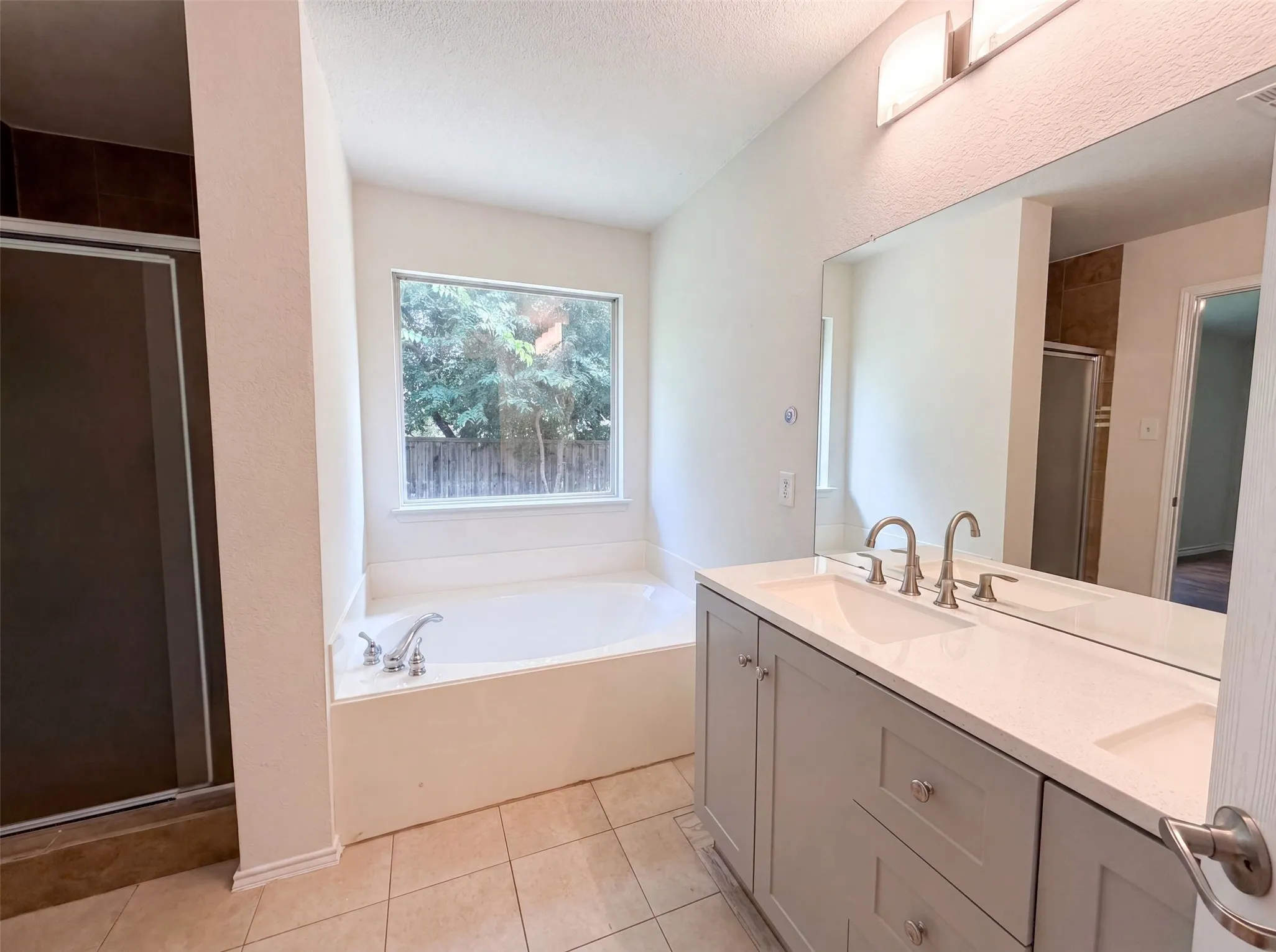 Single Family Residence For Sale in Collin County , 2324 Glenhaven Drive, Mc Kinney, Texas 75071, 3 Bedroom, 2 Bathroom, 2 Garage spaces, 1,728 Sqft, built in 2002, mls#21312666, Real Estate Agent in Mc Kinney, Homes For Sale in Collin county, Homes For Sale in Mc Kinney, Realtor in Mc Kinney Texas, Real Estate Brokerage Independent Realty Texas, Luminita Cordes Realtor