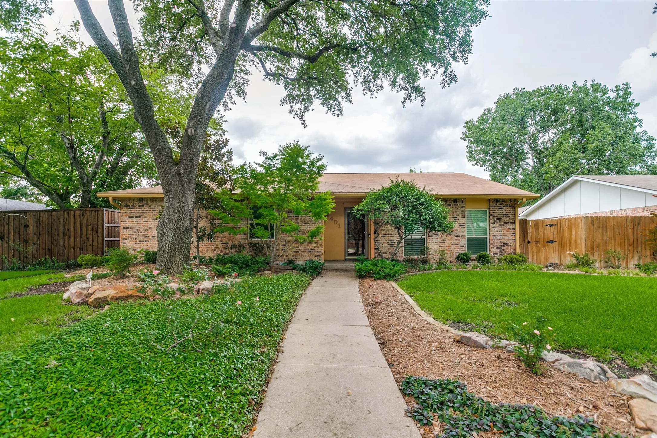 Single Family Residence For Sale in Collin County , 1401 Windy Meadow Drive, Plano, Texas 75023, 4 Bedroom, 2 Bathroom, Garage spaces, 2,550 Sqft, built in 1974, mls#21312241, Real Estate Agent in Plano, Homes For Sale in Collin county, Homes For Sale in Plano, Realtor in Plano Texas, Real Estate Brokerage Independent Realty Texas, Luminita Cordes Realtor