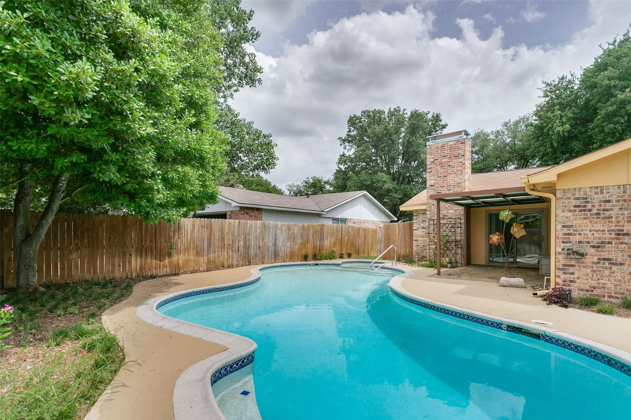 Single Family Residence For Sale in Collin County , 1401 Windy Meadow Drive, Plano, Texas 75023, 4 Bedroom, 2 Bathroom, Garage spaces, 2,550 Sqft, built in 1974, mls#21312241, Real Estate Agent in Plano, Homes For Sale in Collin county, Homes For Sale in Plano, Realtor in Plano Texas, Real Estate Brokerage Independent Realty Texas, Luminita Cordes Realtor