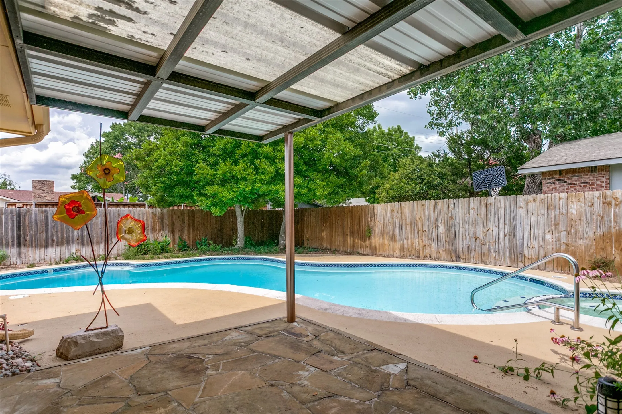 Single Family Residence For Sale in Collin County , 1401 Windy Meadow Drive, Plano, Texas 75023, 4 Bedroom, 2 Bathroom, Garage spaces, 2,550 Sqft, built in 1974, mls#21312241, Real Estate Agent in Plano, Homes For Sale in Collin county, Homes For Sale in Plano, Realtor in Plano Texas, Real Estate Brokerage Independent Realty Texas, Luminita Cordes Realtor
