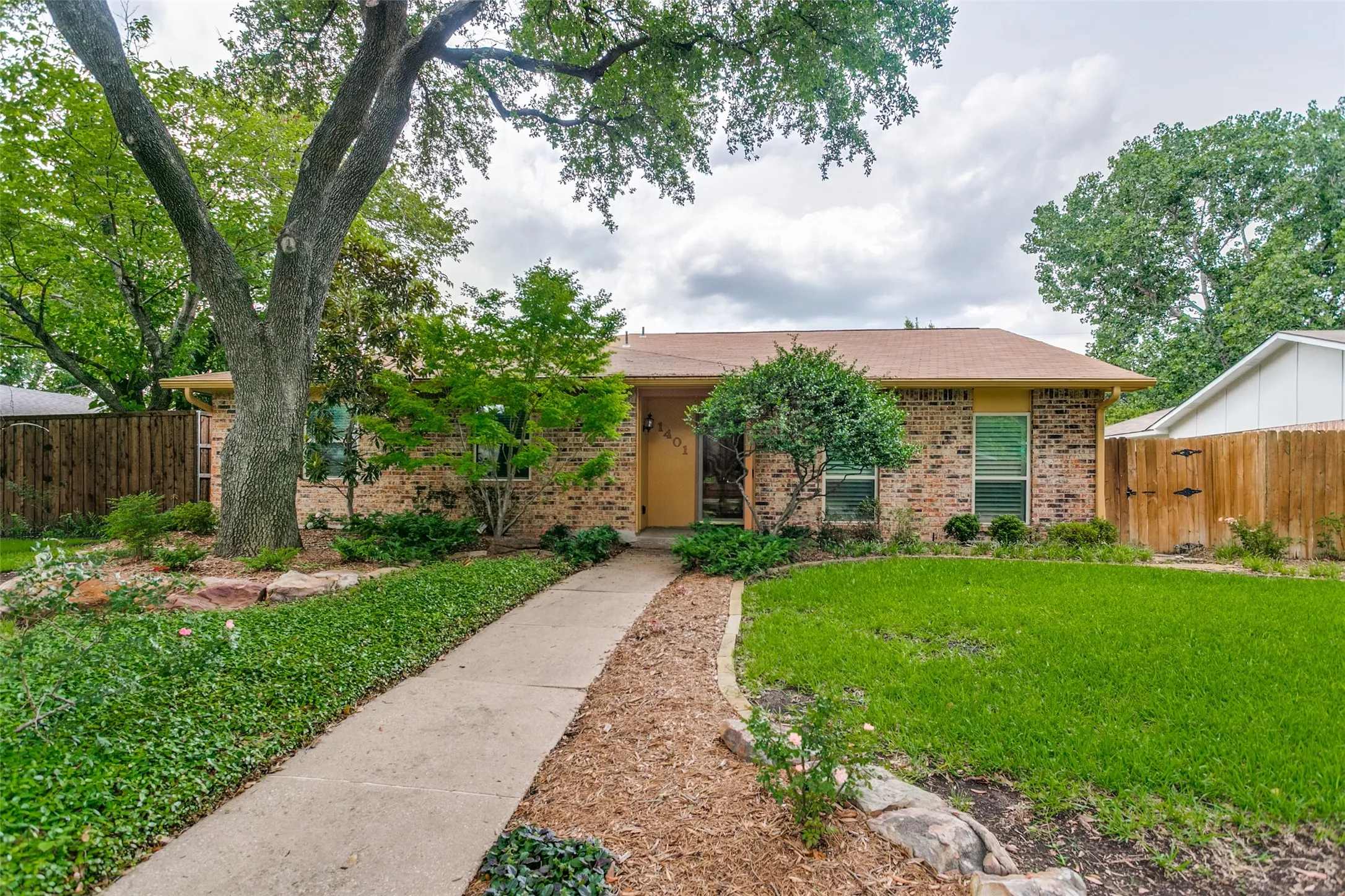 Single Family Residence For Sale in Collin County , 1401 Windy Meadow Drive, Plano, Texas 75023, 4 Bedroom, 2 Bathroom, Garage spaces, 2,550 Sqft, built in 1974, mls#21312241, Real Estate Agent in Plano, Homes For Sale in Collin county, Homes For Sale in Plano, Realtor in Plano Texas, Real Estate Brokerage Independent Realty Texas, Luminita Cordes Realtor