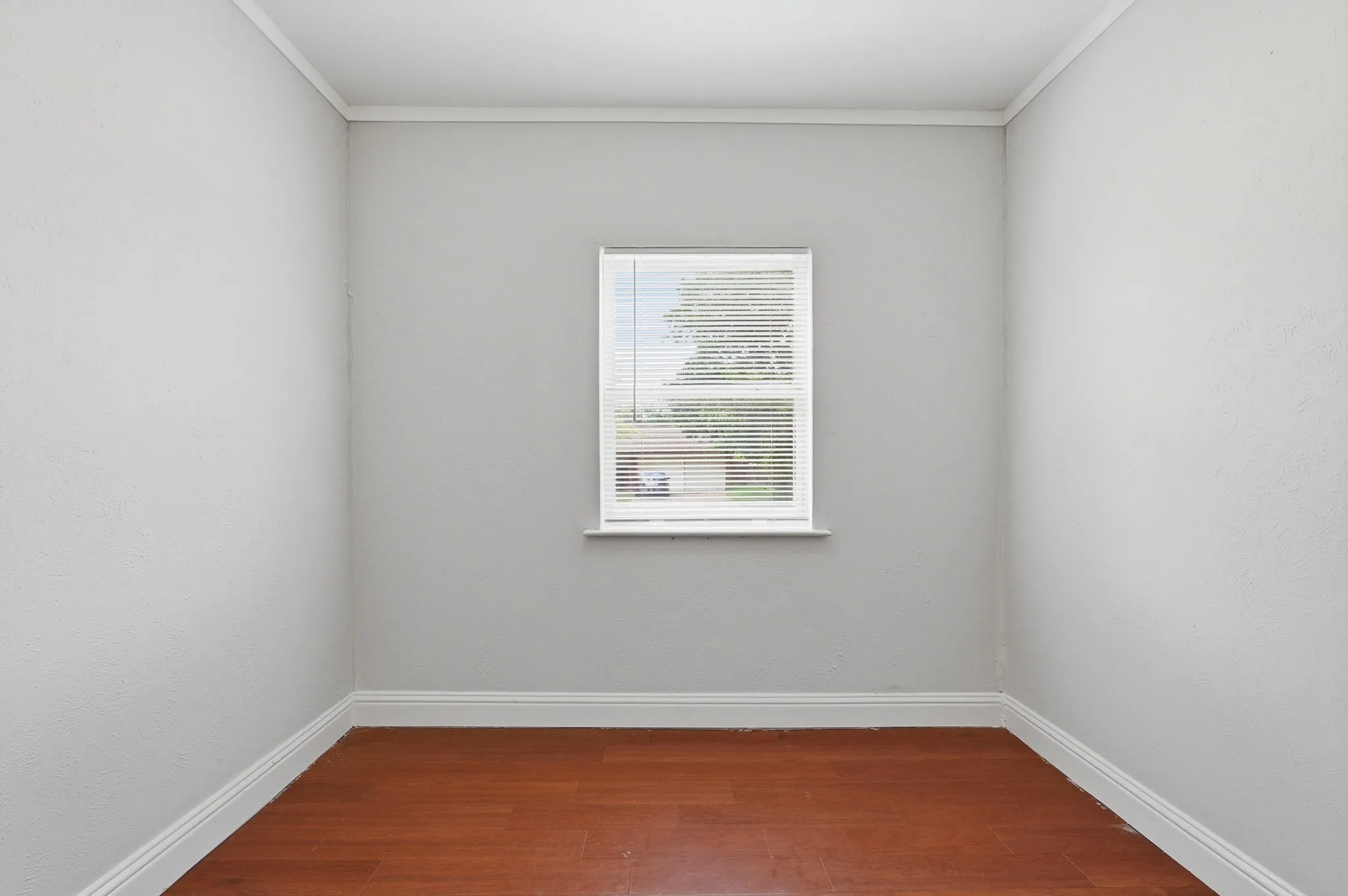Single Family Residence For Sale in Tarrant County , 760 Oakwood Avenue, Hurst, Texas 76053, 5 Bedroom, 2 Bathroom, Garage spaces, 1,592 Sqft, built in 1961, mls#21310571, Real Estate Agent in Hurst, Homes For Sale in Tarrant county, Homes For Sale in Hurst, Realtor in Hurst Texas, Real Estate Brokerage Independent Realty Texas, Luminita Cordes Realtor