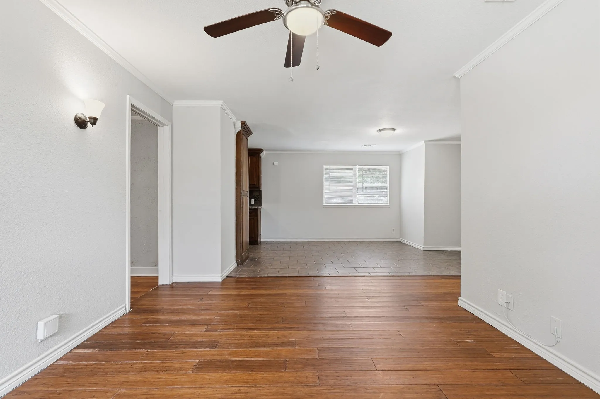 Single Family Residence For Sale in Tarrant County , 760 Oakwood Avenue, Hurst, Texas 76053, 5 Bedroom, 2 Bathroom, Garage spaces, 1,592 Sqft, built in 1961, mls#21310571, Real Estate Agent in Hurst, Homes For Sale in Tarrant county, Homes For Sale in Hurst, Realtor in Hurst Texas, Real Estate Brokerage Independent Realty Texas, Luminita Cordes Realtor