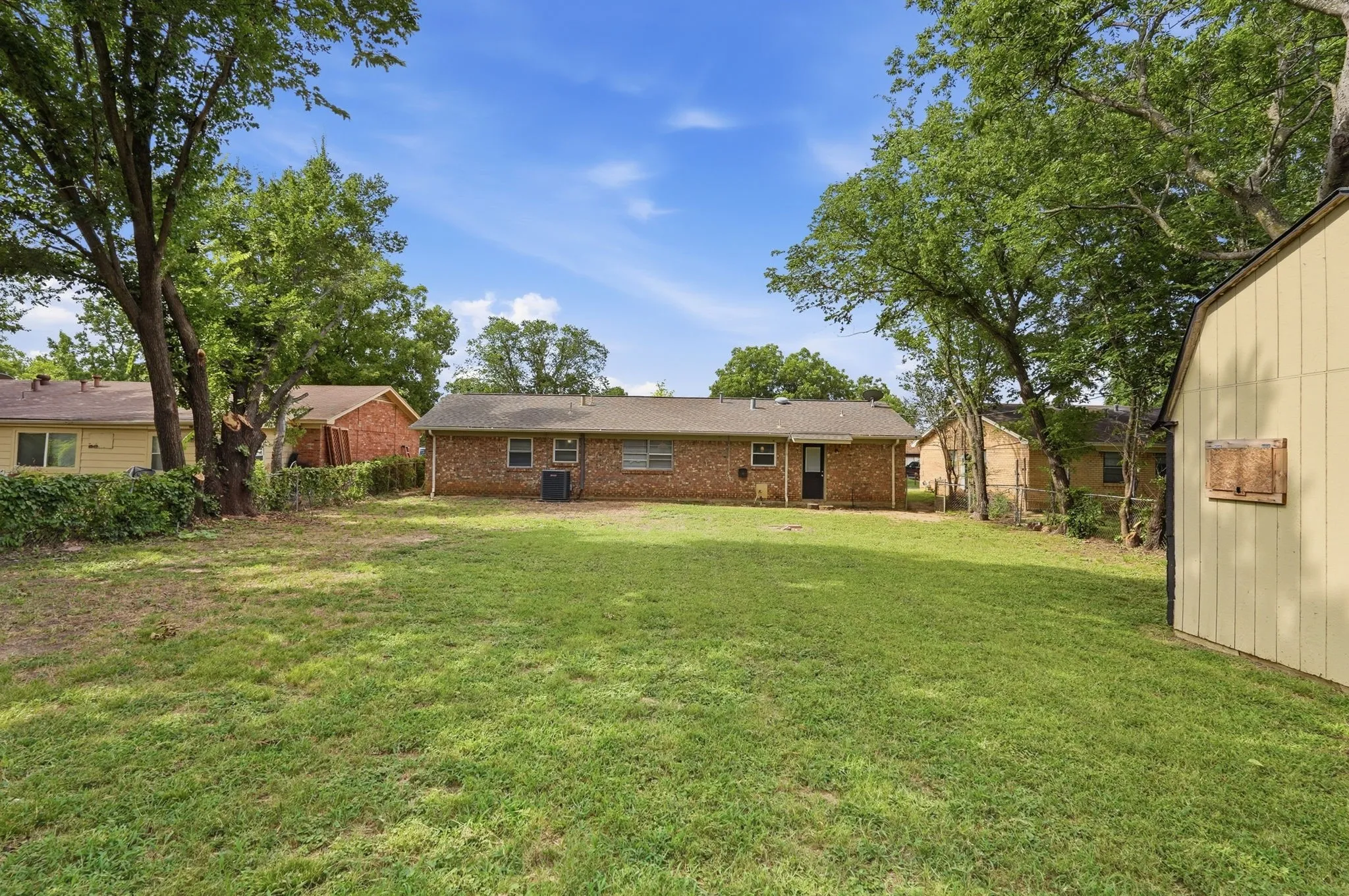 Single Family Residence For Sale in Tarrant County , 760 Oakwood Avenue, Hurst, Texas 76053, 5 Bedroom, 2 Bathroom, Garage spaces, 1,592 Sqft, built in 1961, mls#21310571, Real Estate Agent in Hurst, Homes For Sale in Tarrant county, Homes For Sale in Hurst, Realtor in Hurst Texas, Real Estate Brokerage Independent Realty Texas, Luminita Cordes Realtor