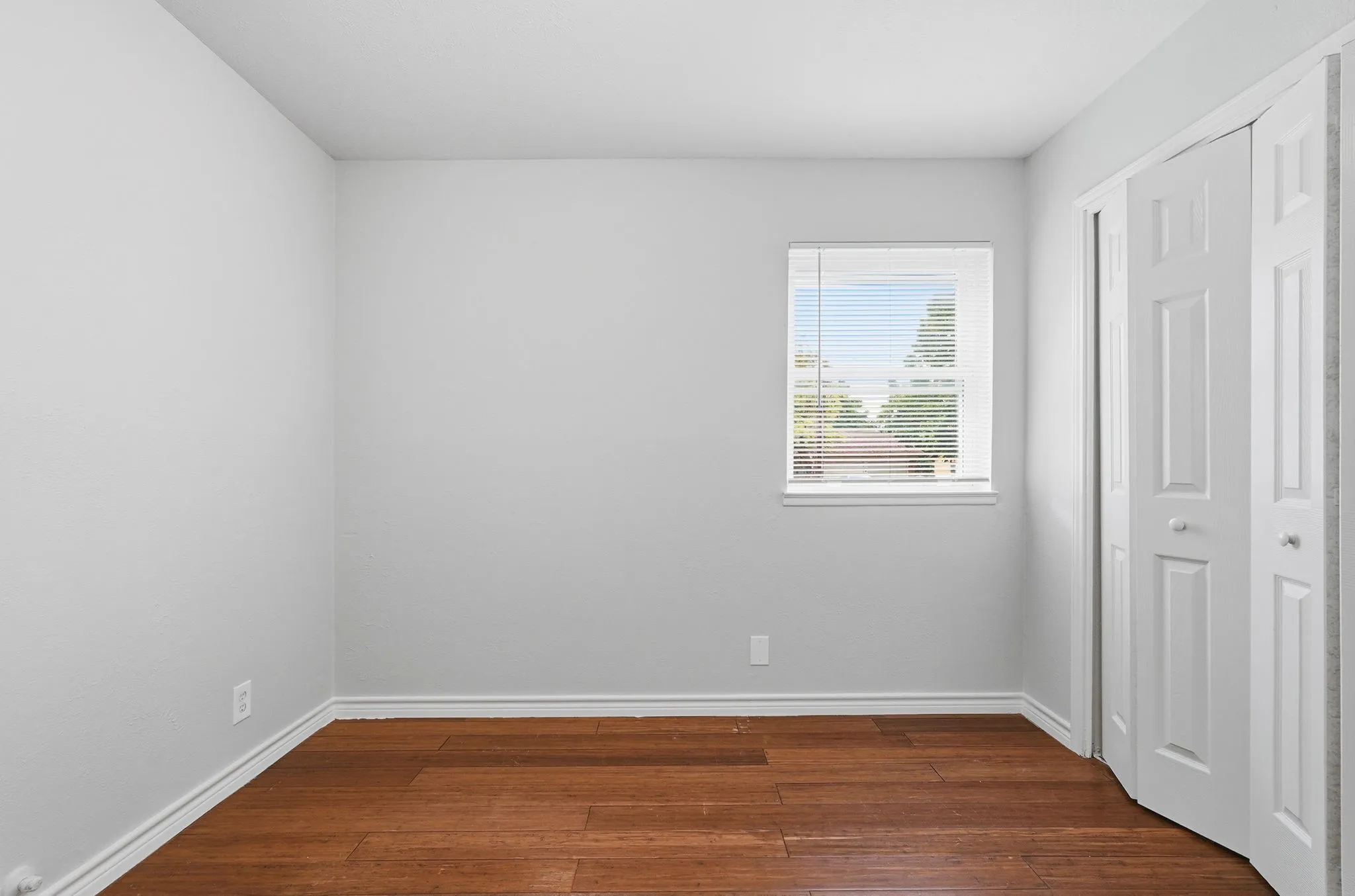 Single Family Residence For Sale in Tarrant County , 760 Oakwood Avenue, Hurst, Texas 76053, 5 Bedroom, 2 Bathroom, Garage spaces, 1,592 Sqft, built in 1961, mls#21310571, Real Estate Agent in Hurst, Homes For Sale in Tarrant county, Homes For Sale in Hurst, Realtor in Hurst Texas, Real Estate Brokerage Independent Realty Texas, Luminita Cordes Realtor
