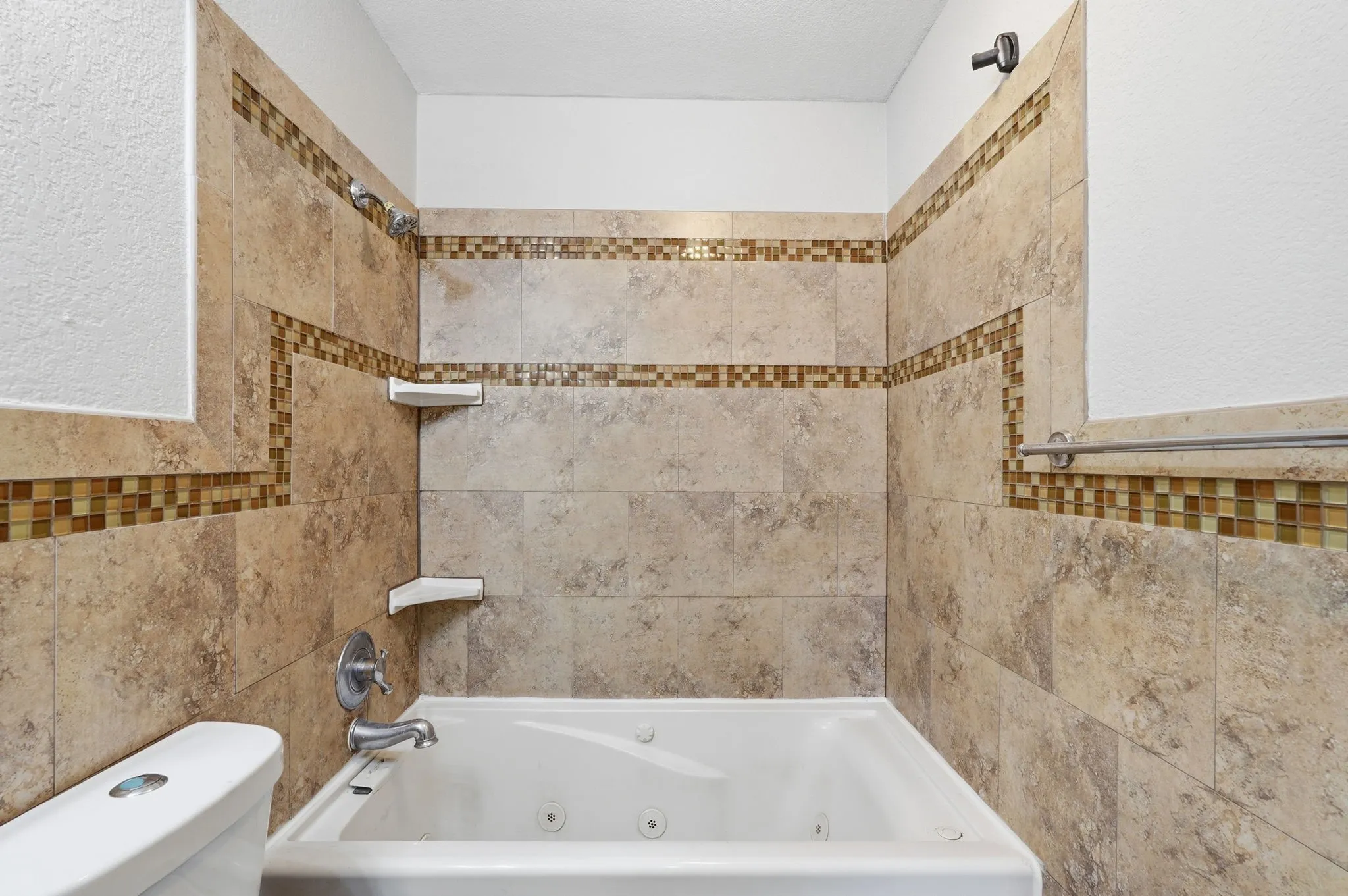 Single Family Residence For Sale in Tarrant County , 760 Oakwood Avenue, Hurst, Texas 76053, 5 Bedroom, 2 Bathroom, Garage spaces, 1,592 Sqft, built in 1961, mls#21310571, Real Estate Agent in Hurst, Homes For Sale in Tarrant county, Homes For Sale in Hurst, Realtor in Hurst Texas, Real Estate Brokerage Independent Realty Texas, Luminita Cordes Realtor